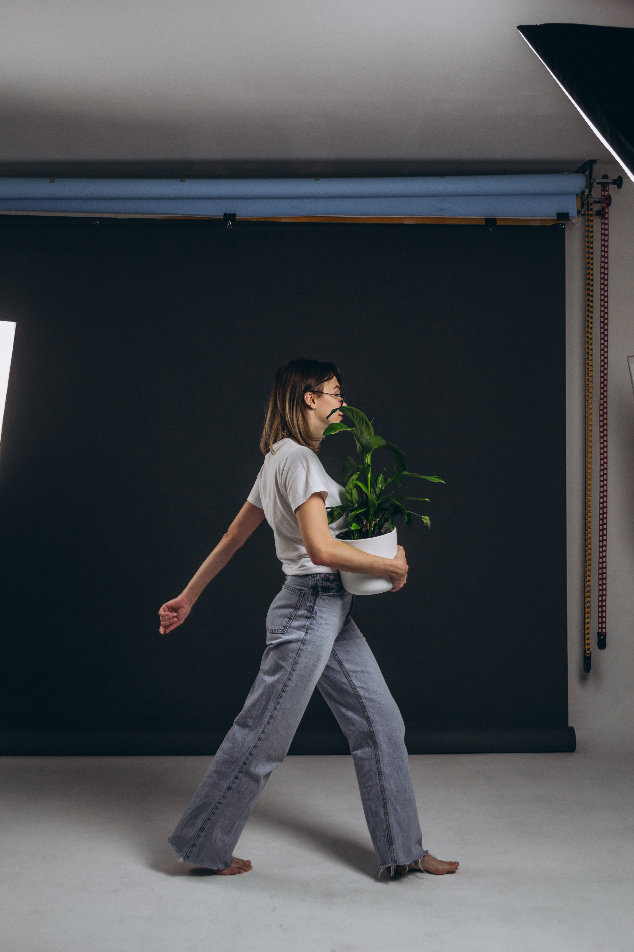 Костик на циклораме. Фотограф Настя | Экспедиции и лайфстайл