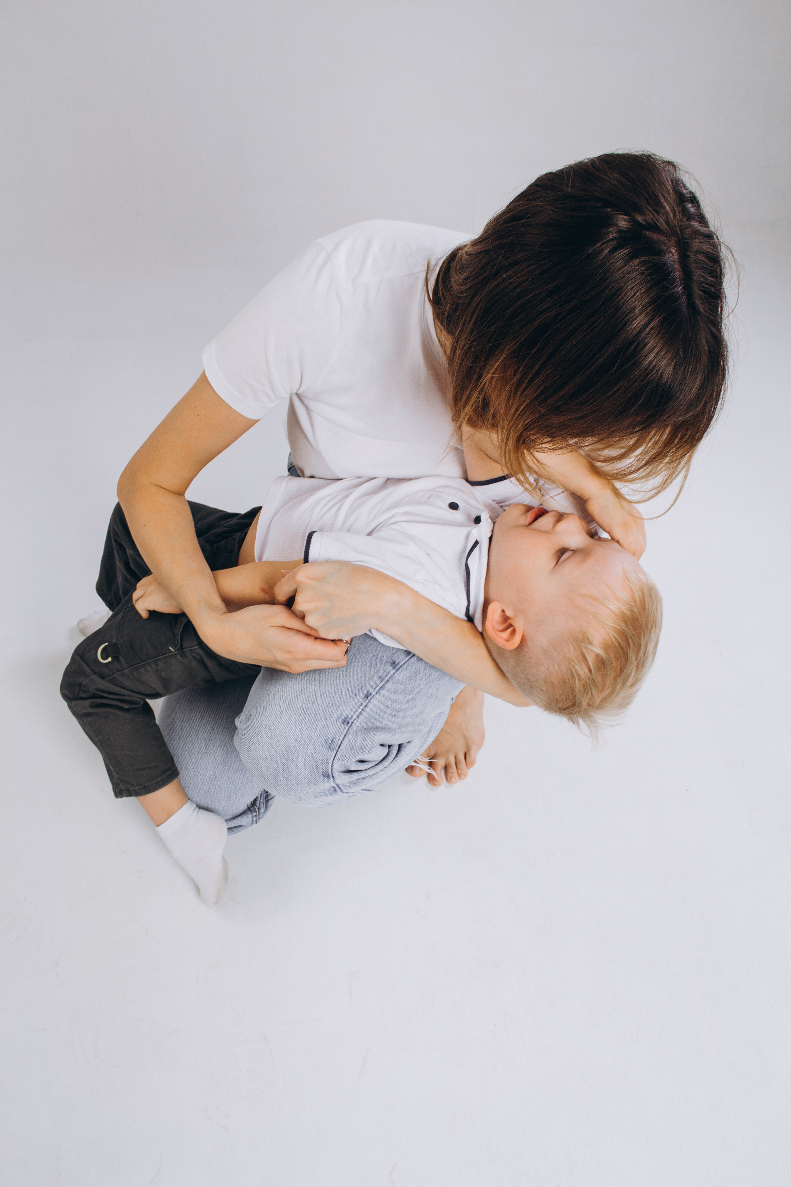 Костик на циклораме. Фотограф Настя | Экспедиции и лайфстайл