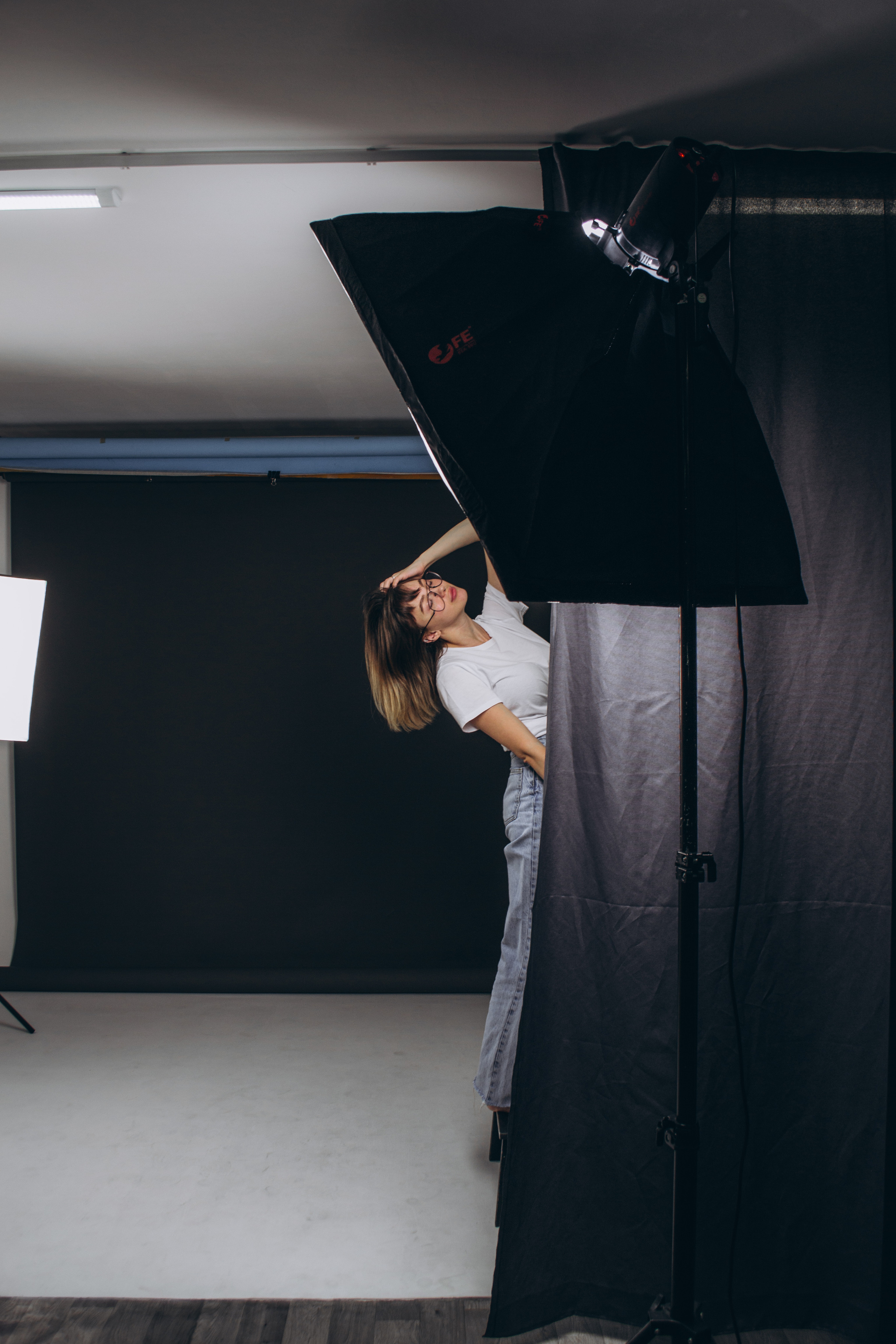 Костик на циклораме. Фотограф Настя | Экспедиции и лайфстайл