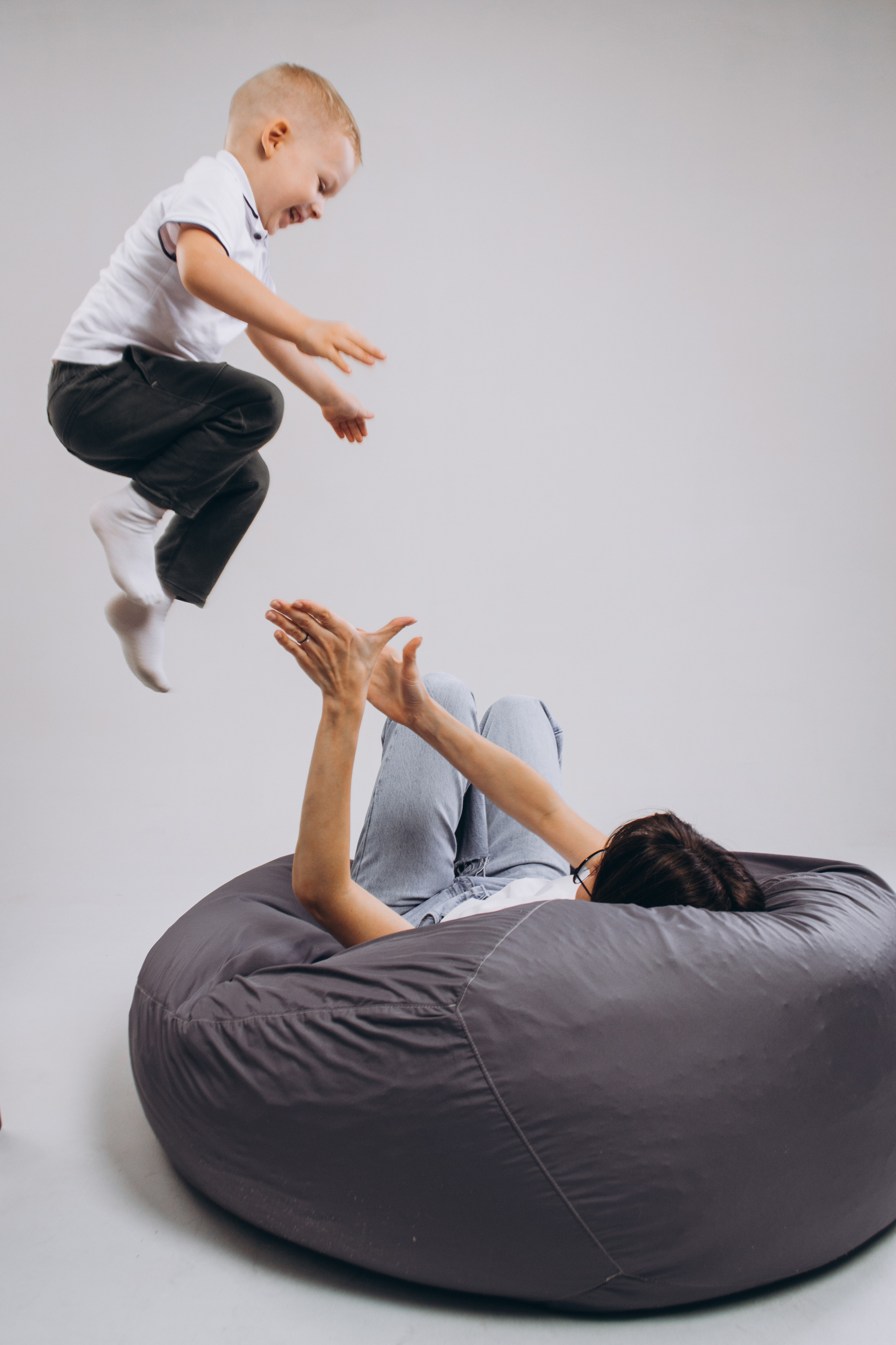 Костик на циклораме. Фотограф Настя | Экспедиции и лайфстайл