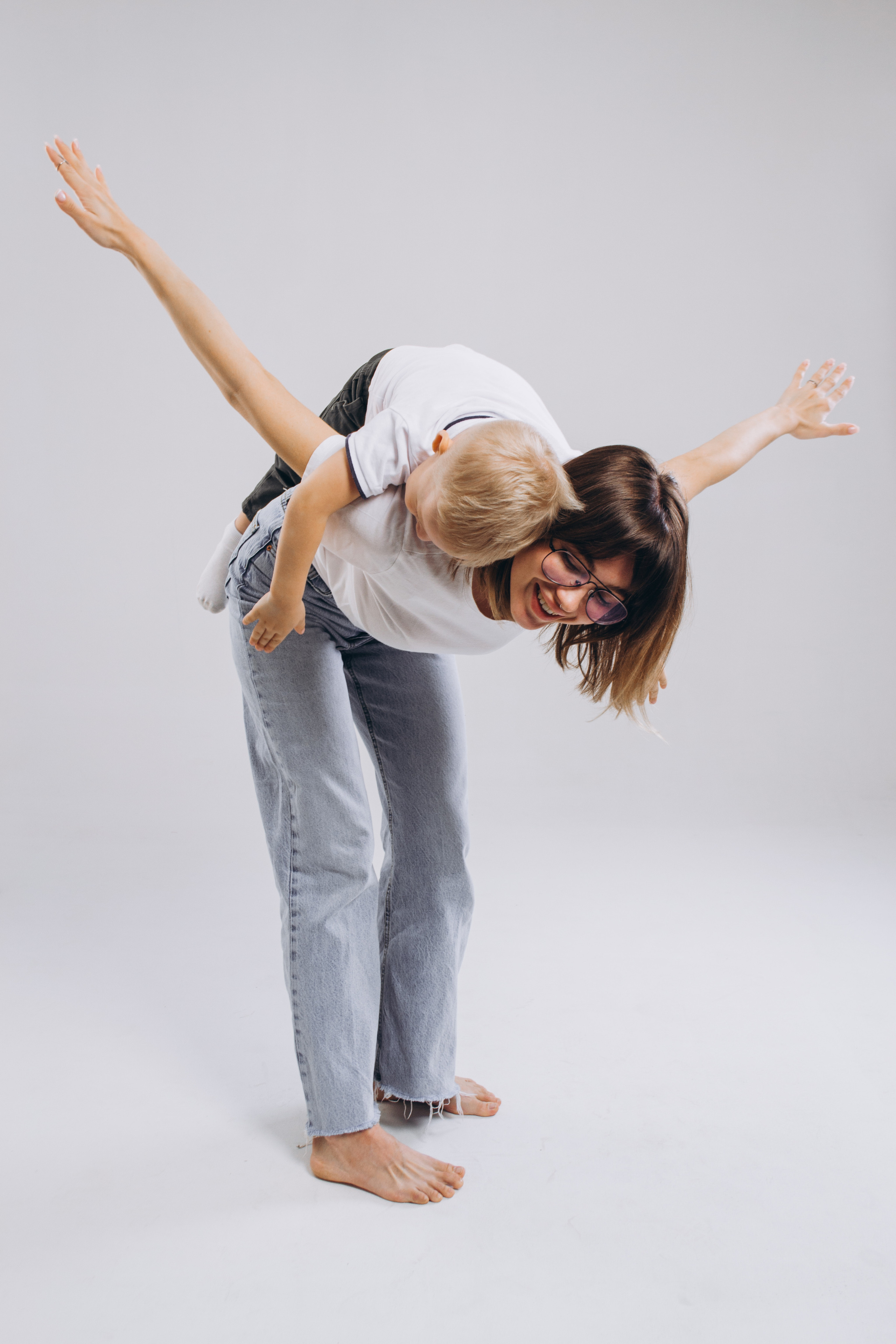 Костик на циклораме. Фотограф Настя | Экспедиции и лайфстайл