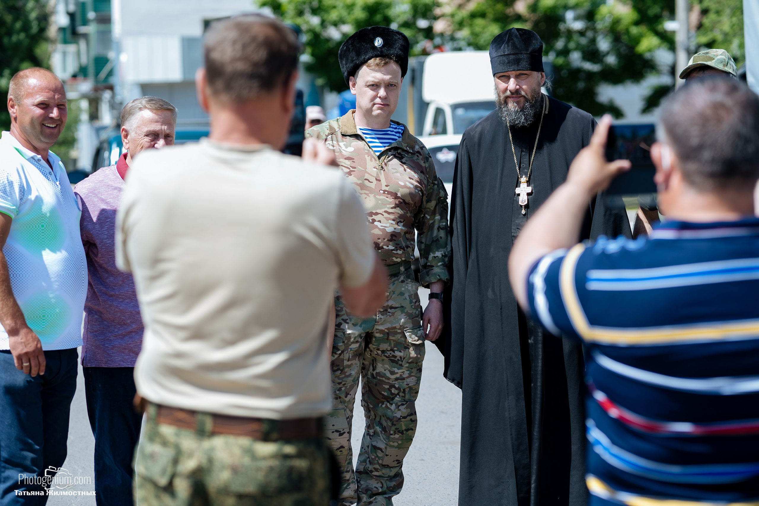 8 июня «Патриоты из Курска» сбор гуманитарной помощи у кинотеатра «Родина». Фотограф Нижний Новгород Татьяна Кейод