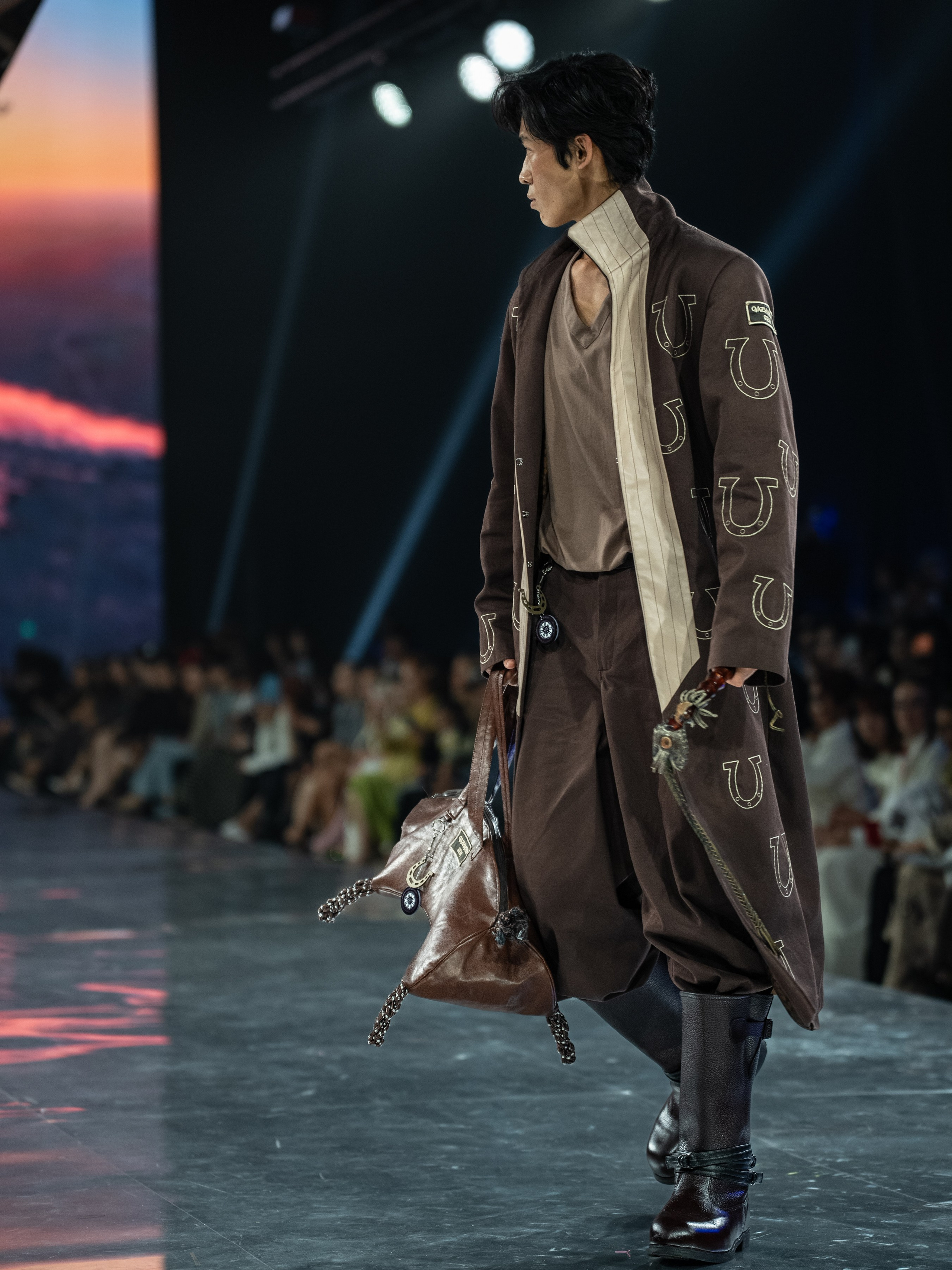 Visa Fashion Week Almaty Pre-Fall 2026 GAZHAIYIP. Сайт Алматинского НЮ АРТ, будуар и фэшн фотографа Дениса Карпенко