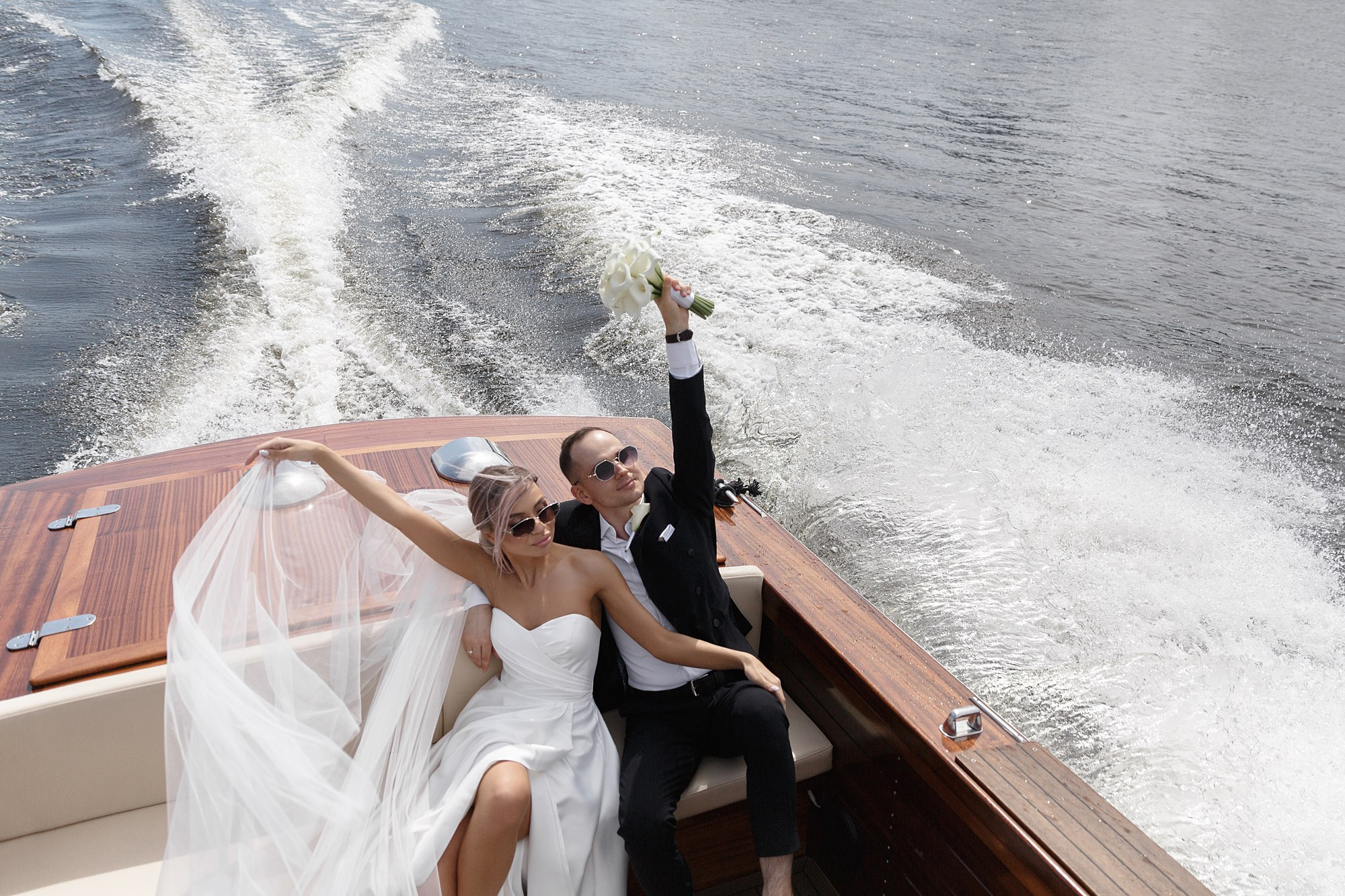 Свадьба на катере. Свадебный фотограф в Санкт-Петербурге Наталья Вендт