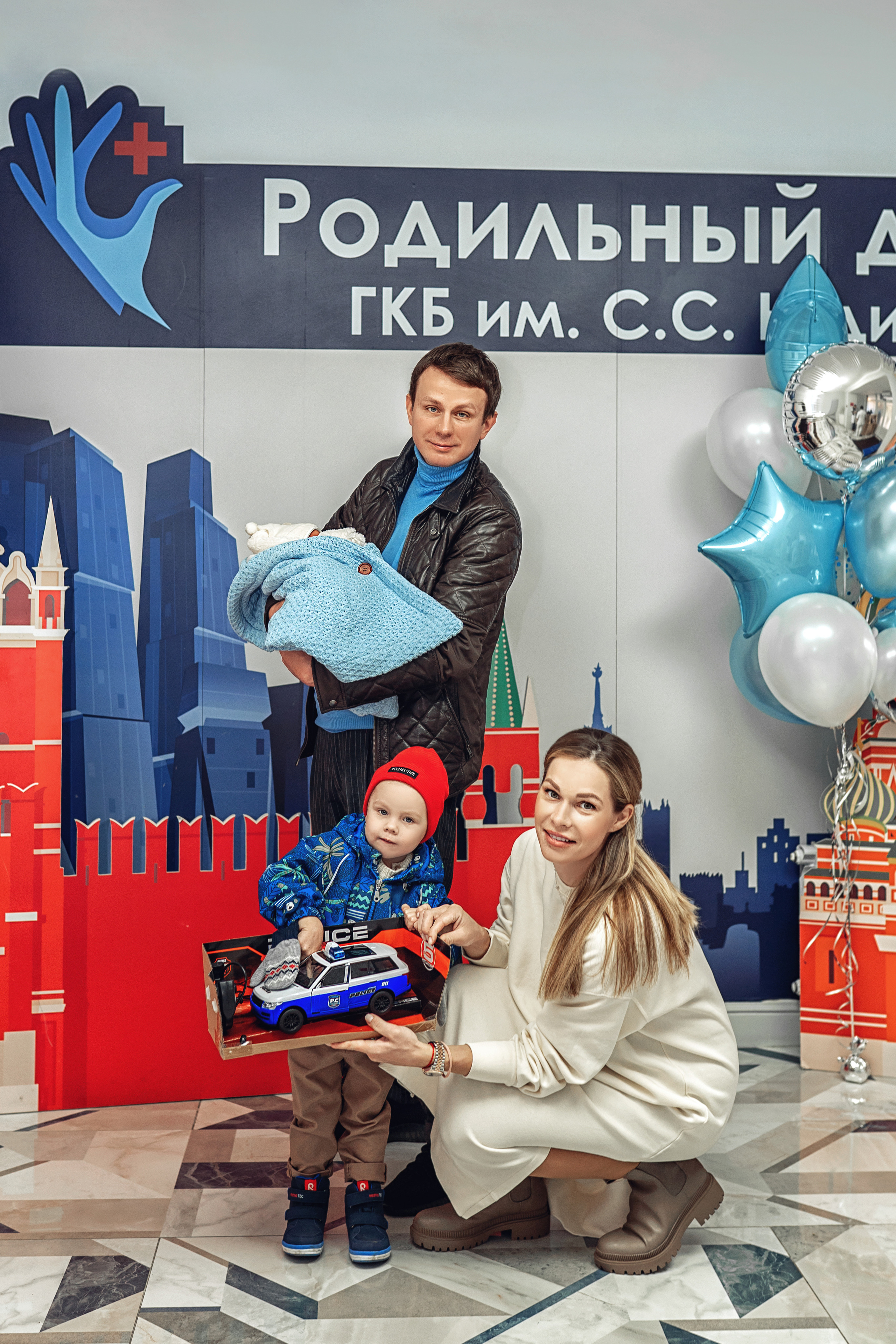 Выписка из роддома им. Юдина. Фотограф на выписку из роддома Москва. Фотограф \ Видеограф на Крещение, Венчание Москва| Семейные съемки