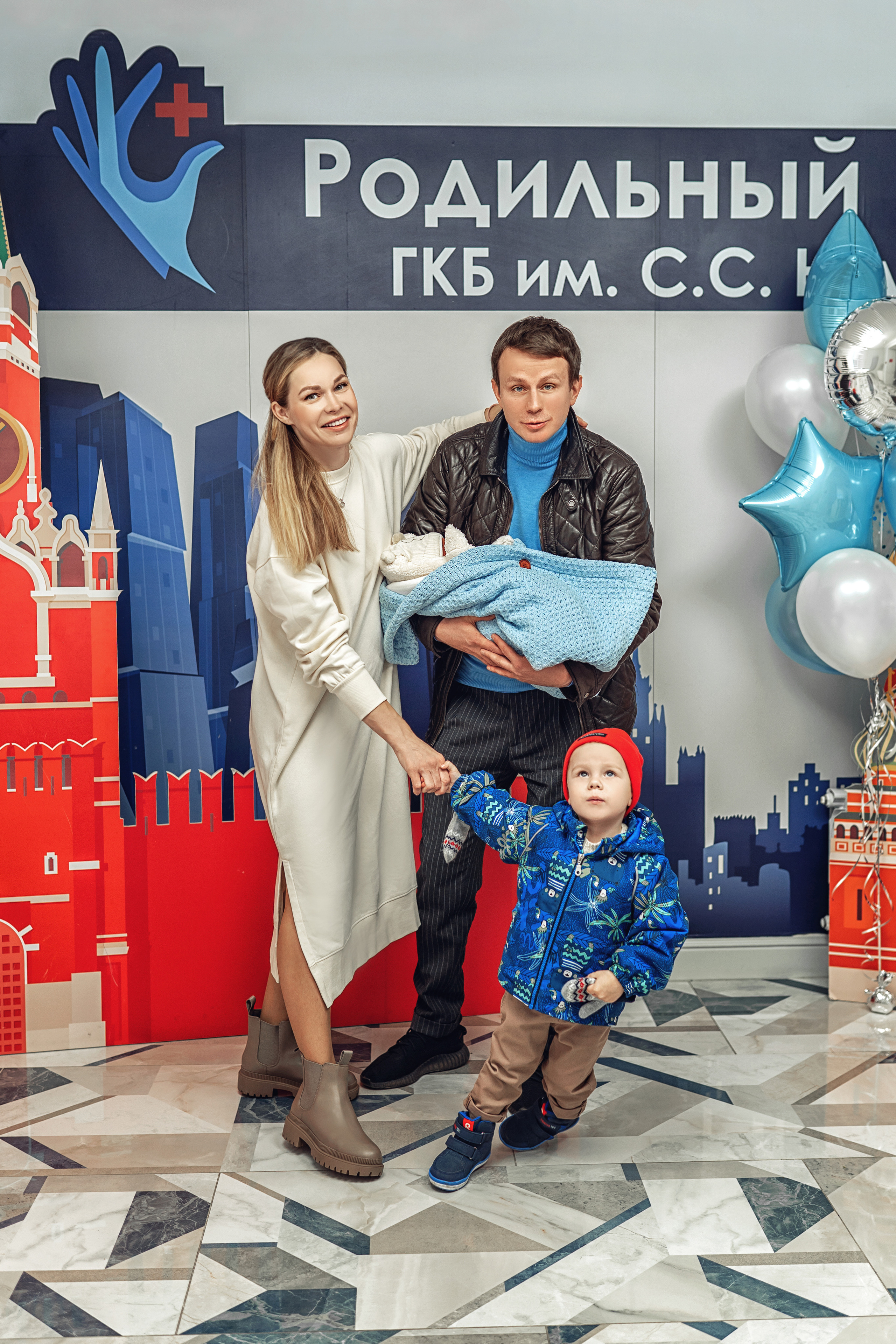 Выписка из роддома им. Юдина. Фотограф на выписку из роддома Москва. Фотограф \ Видеограф на Крещение, Венчание Москва| Семейные съемки