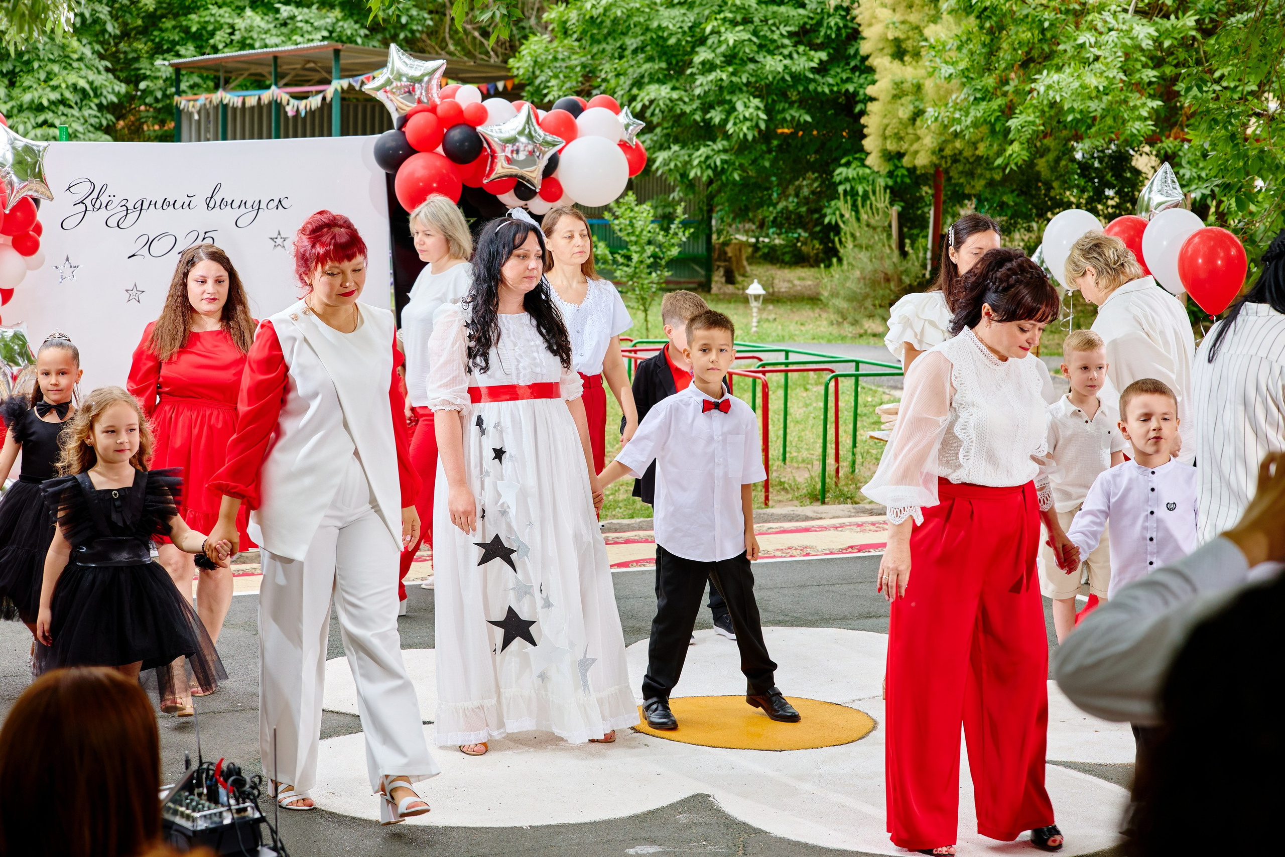 Выпускной 45 сад. Фотограф Выпускные альбомы Таганрог Сергей Коробченко