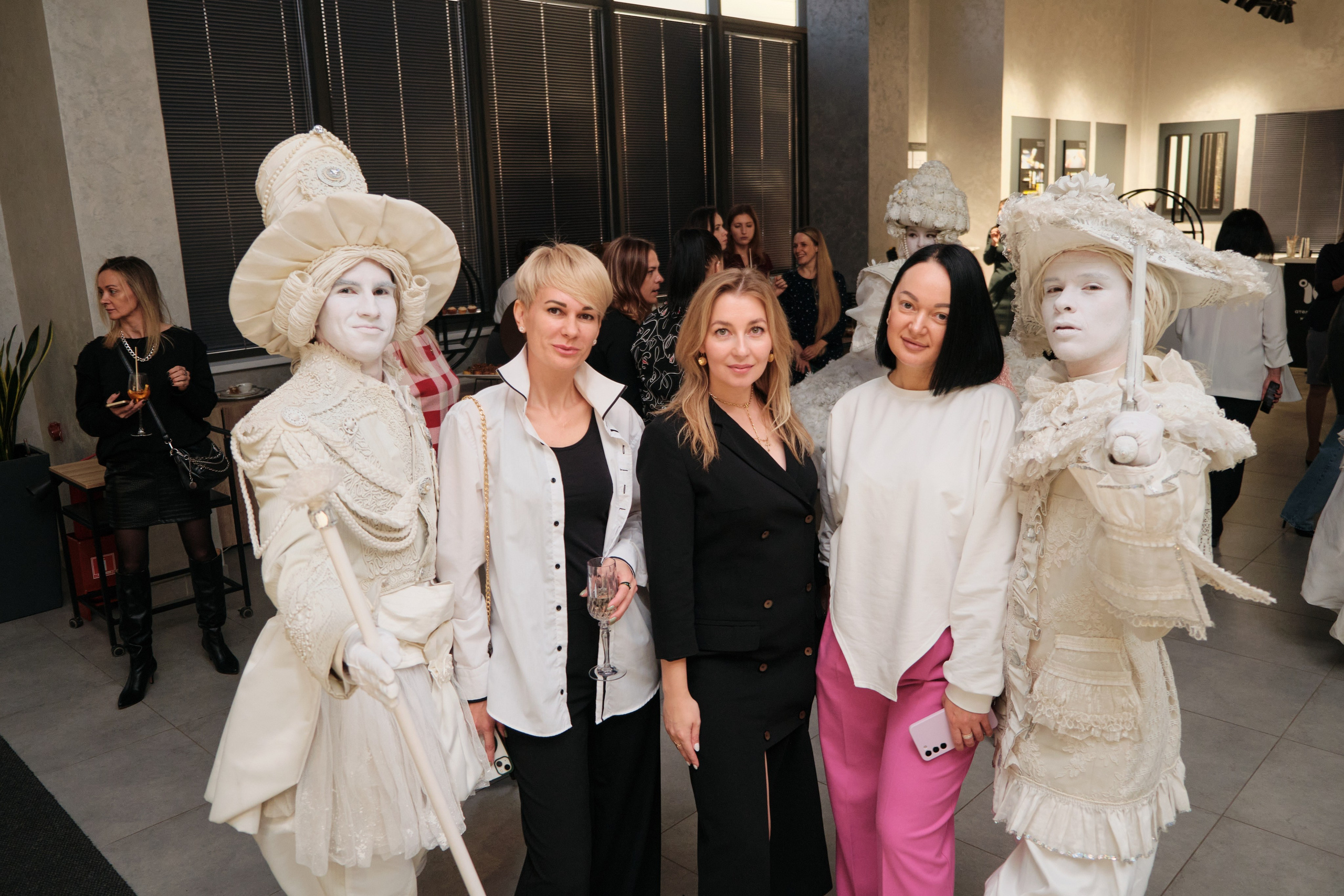 Открытие салона 100 градусов. Антон Ив