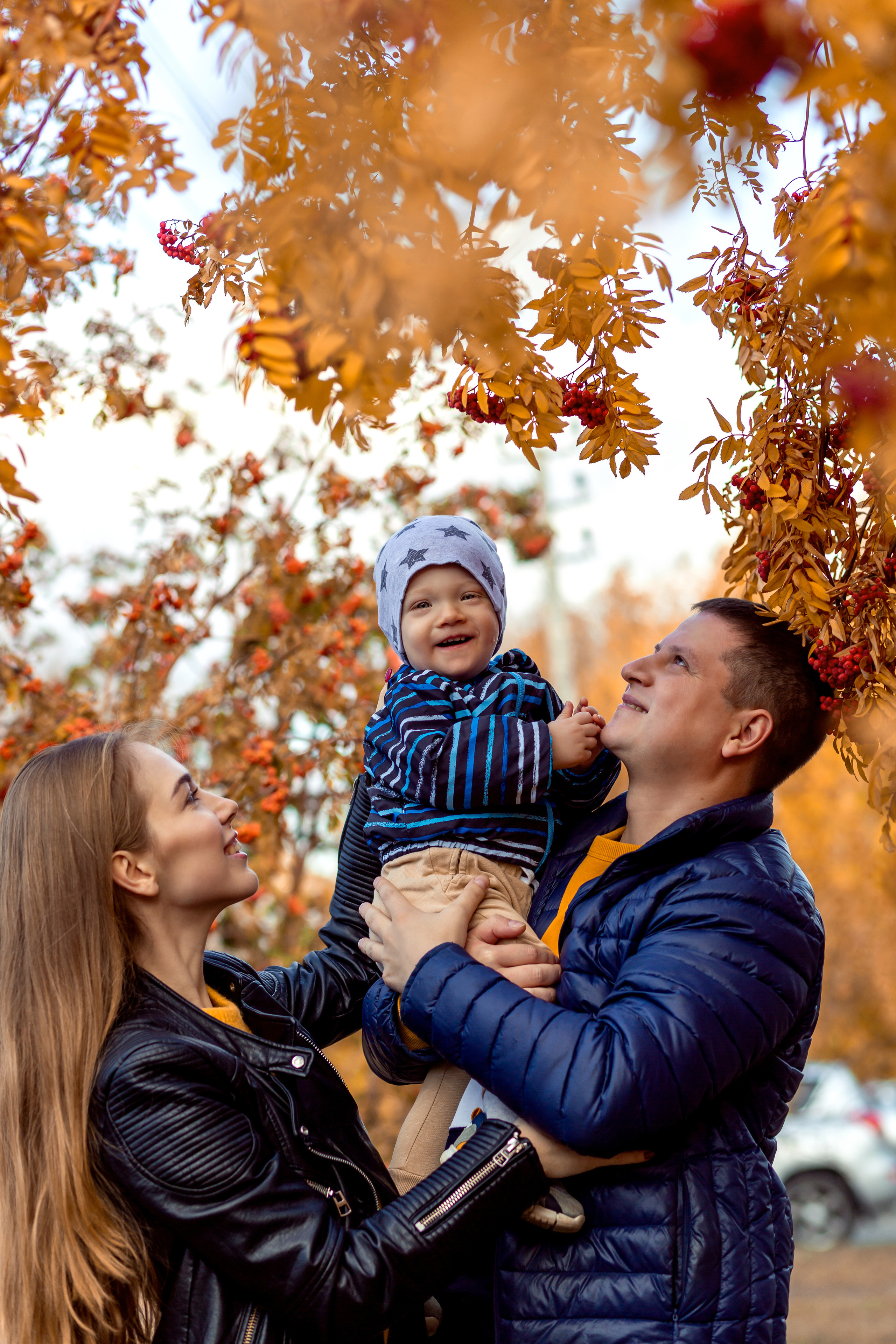 Семейная осенняя фотосессия Марины, Сергея и Мишеньки. Женский фотограф в Оренбурге Ирина Заводчикова