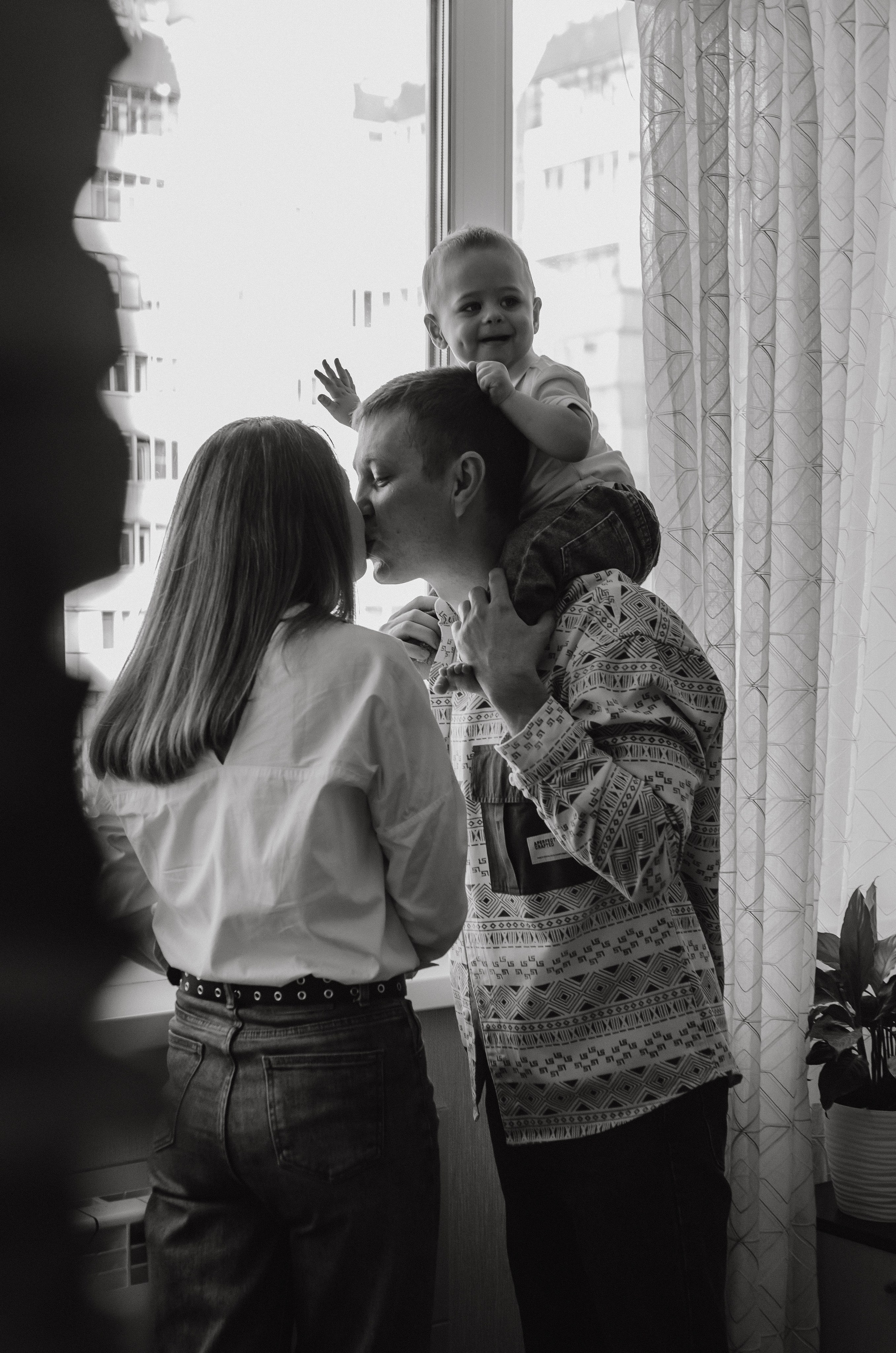 Света, Кирилл и маленький Максим. Семейная домашняя съемка. Семейный фотограф в Барнауле Ирина Ястребова