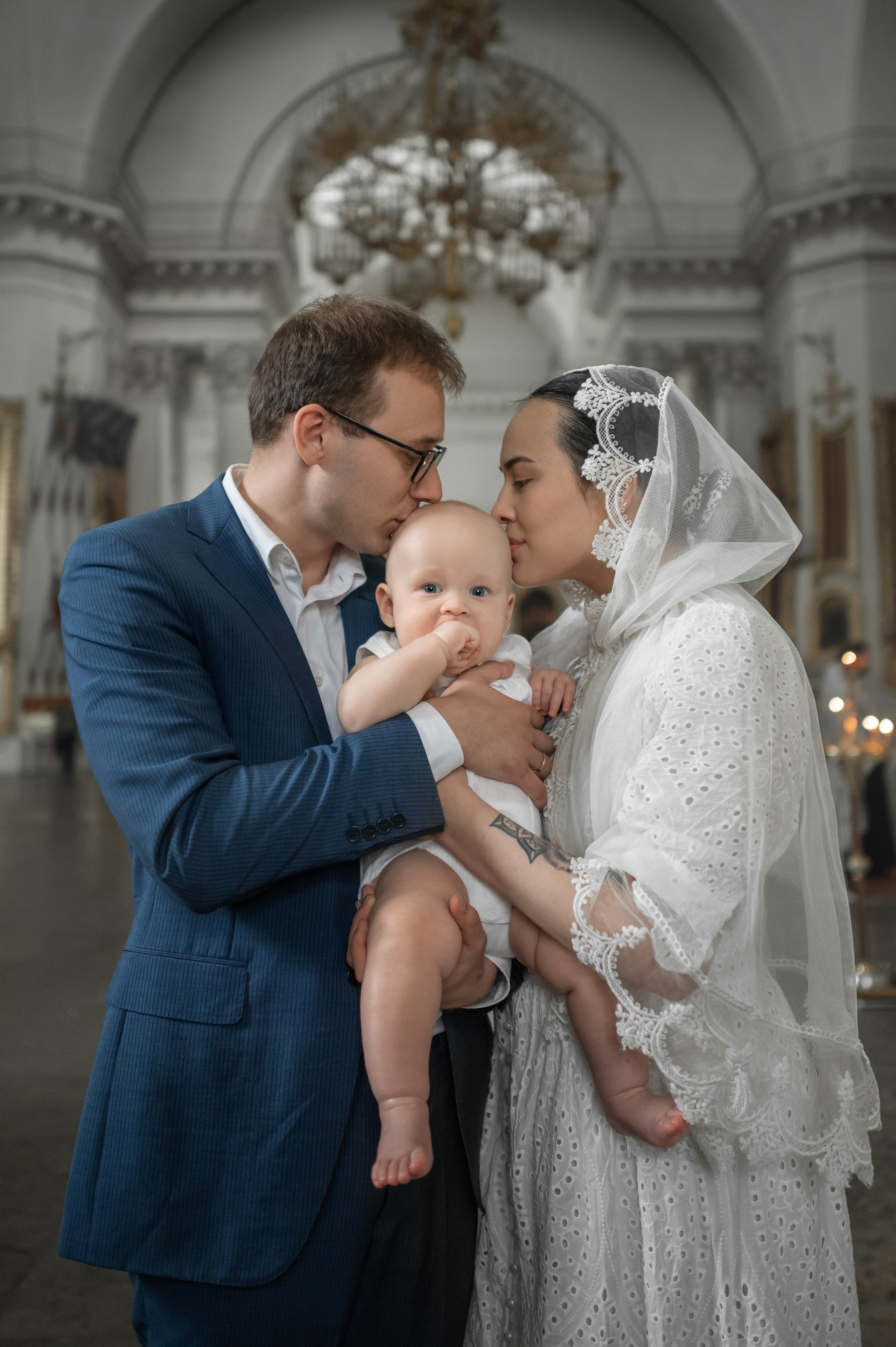 семья на крещении в Измайловском соборе Санкт Петербурга