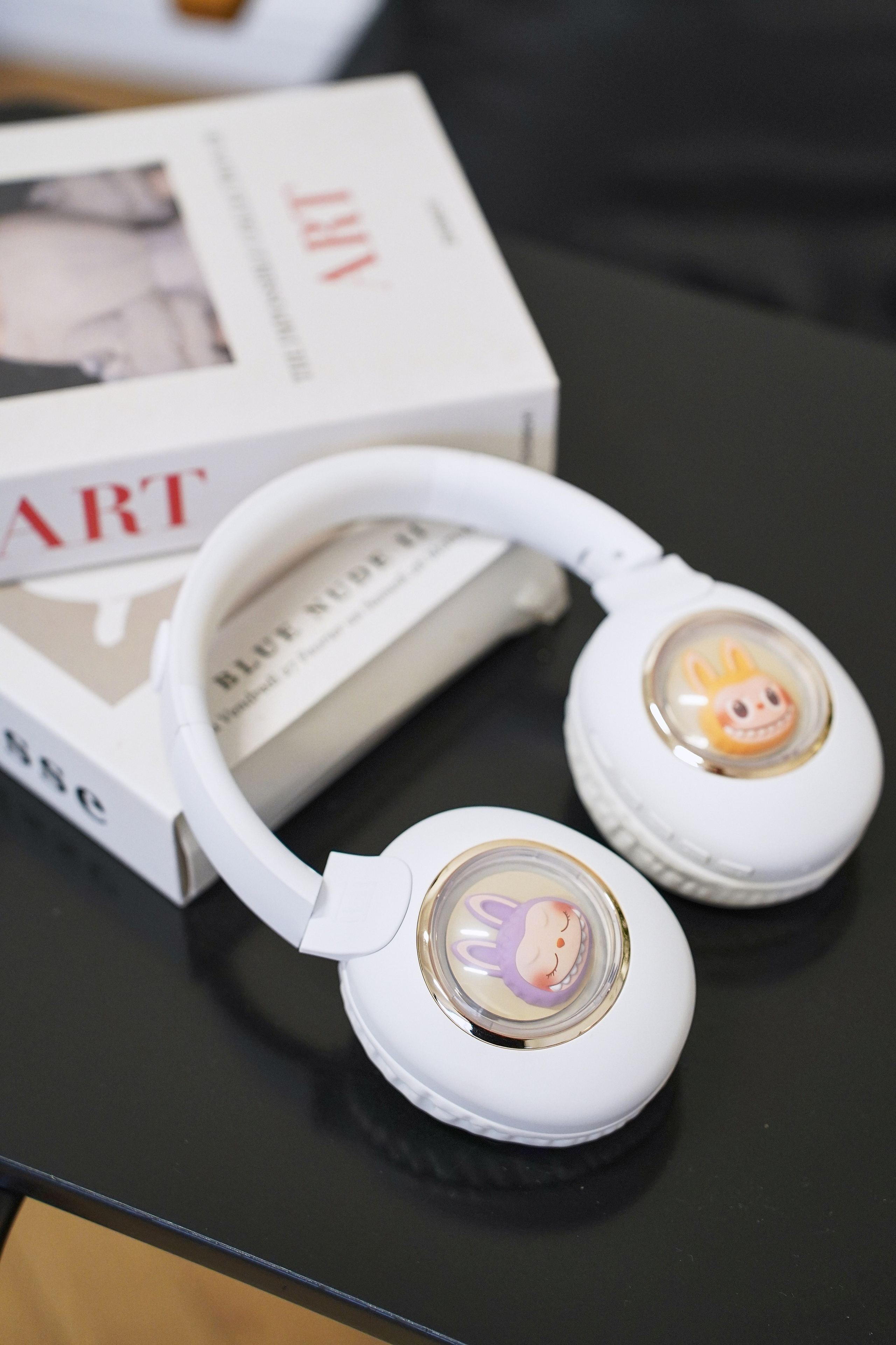 Наушники в интерьере. Фотограф