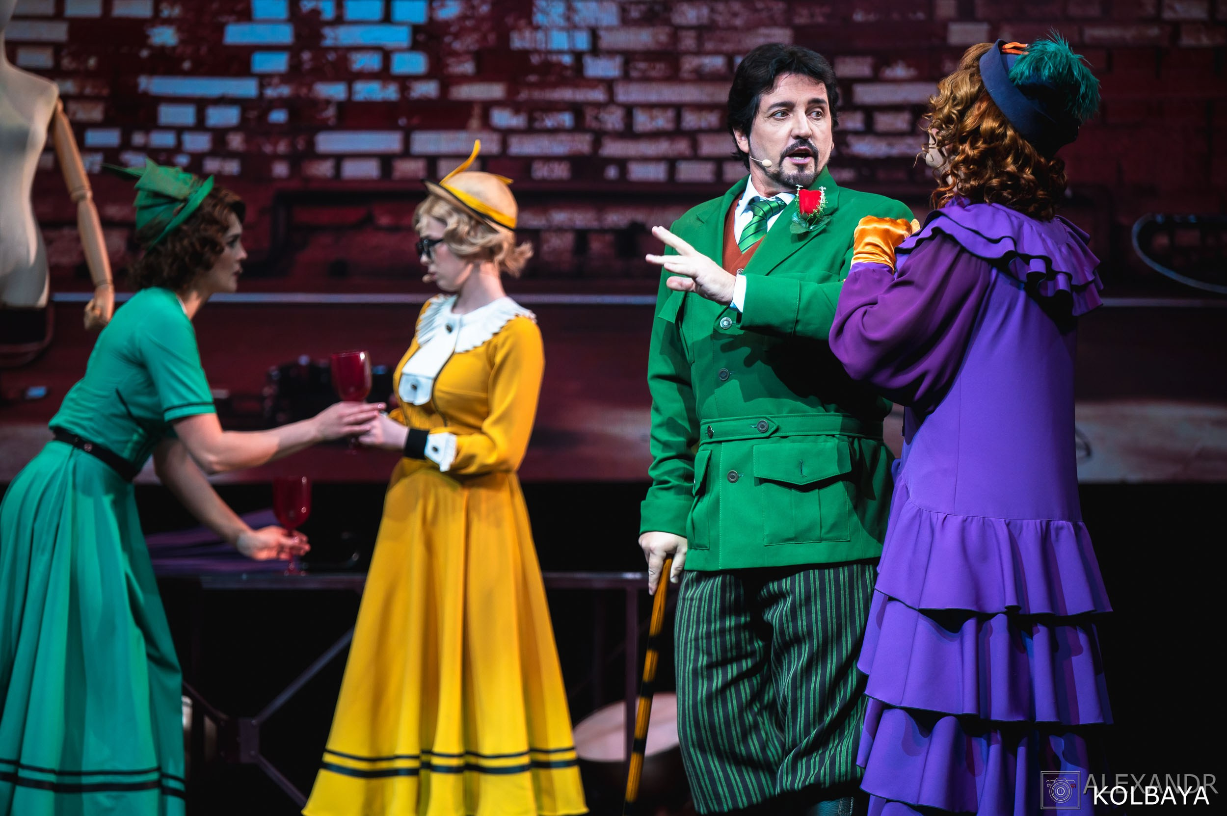 Фотографии со спектакля «Привет, я тетя Чарли». Концертный и театральный репортажный фотограф в Москве Александр Колбая