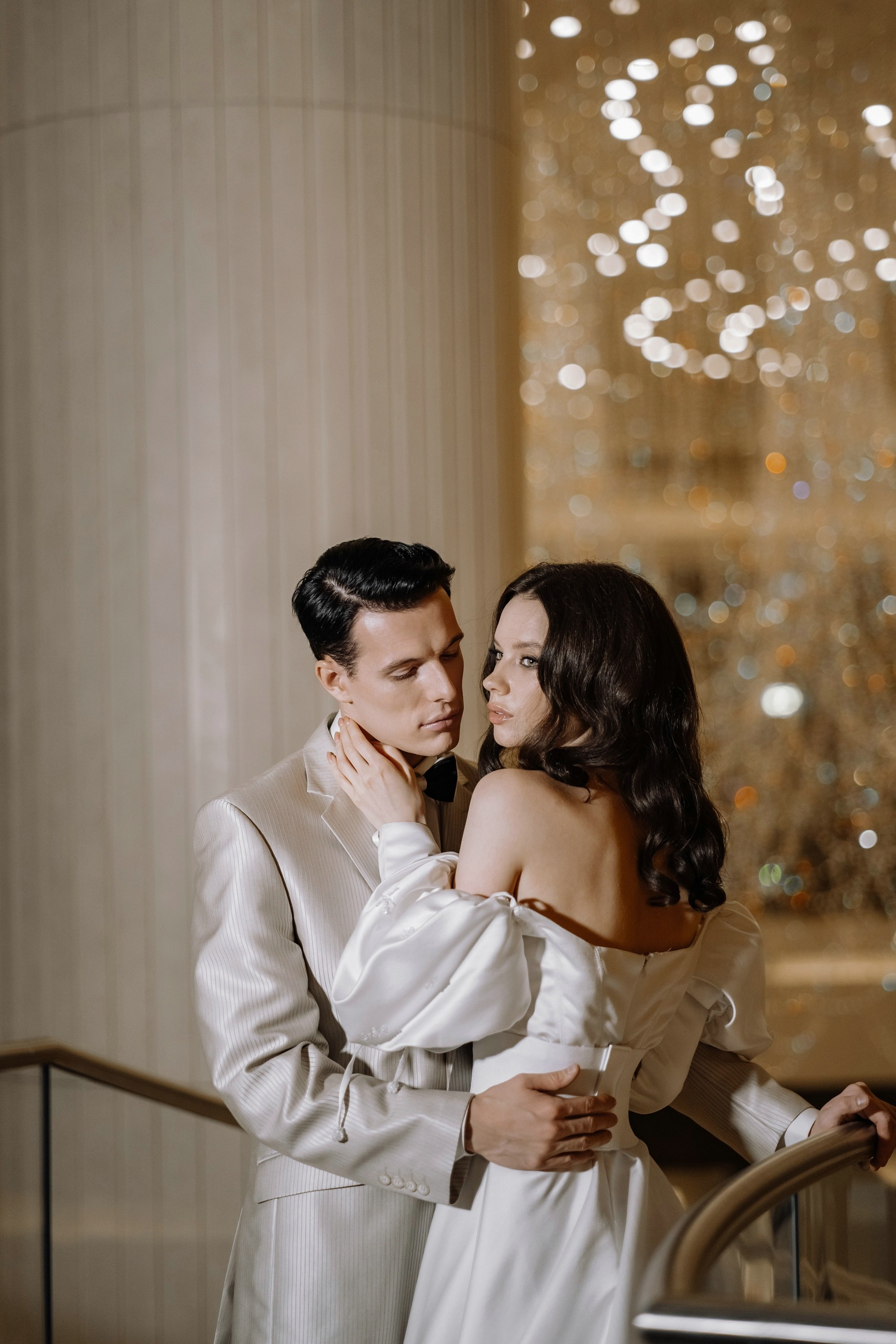 Фотосессия свадьбы на лестнице в Hyatt Regency Moscow Petrovsky Park. Свадебный и семейный фотограф в Москве Светлана Зоткина