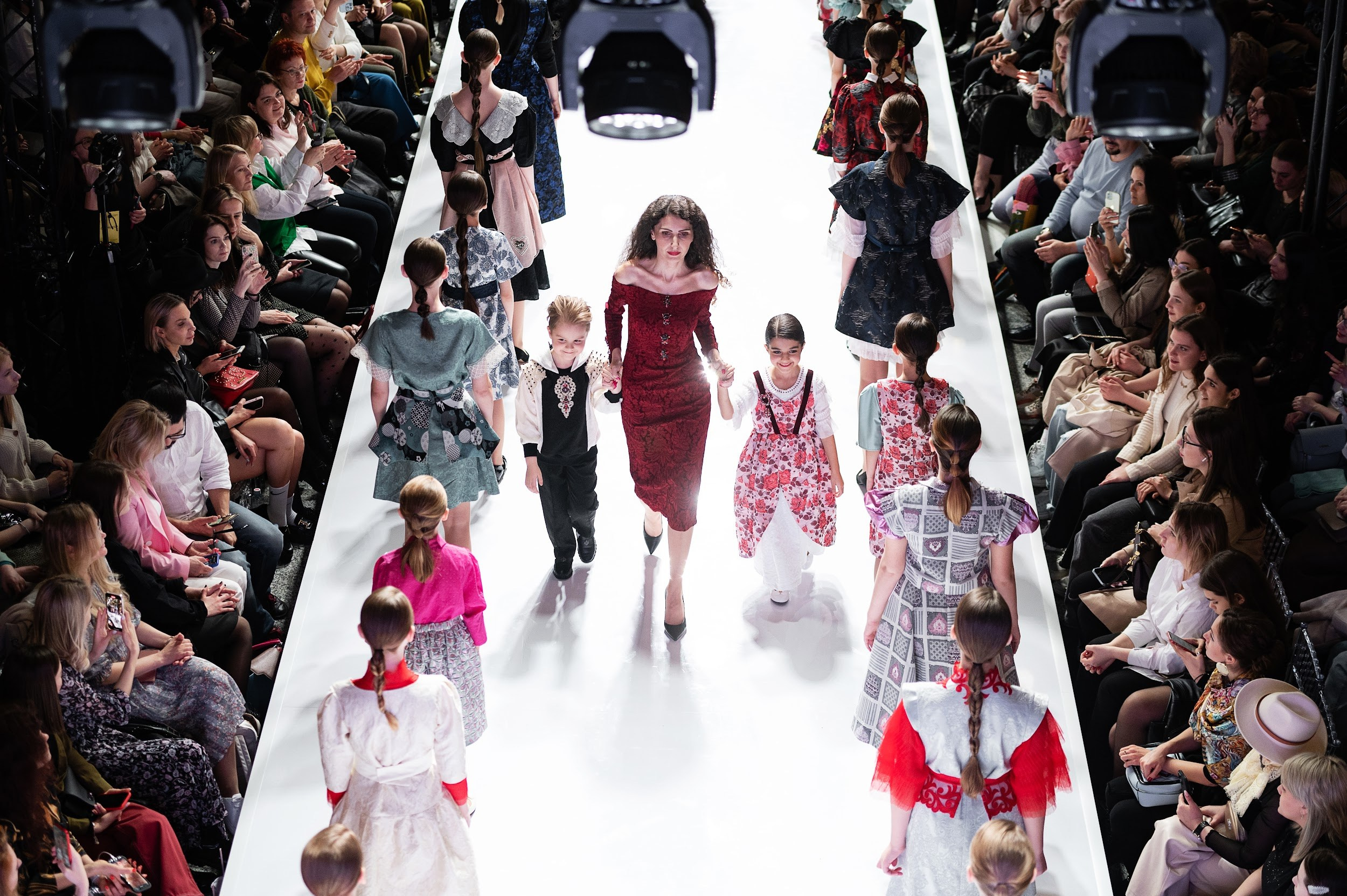 Season Fashion Week 2022. Kirillova Studio — мастерская декора и событий Юли Кирилловой