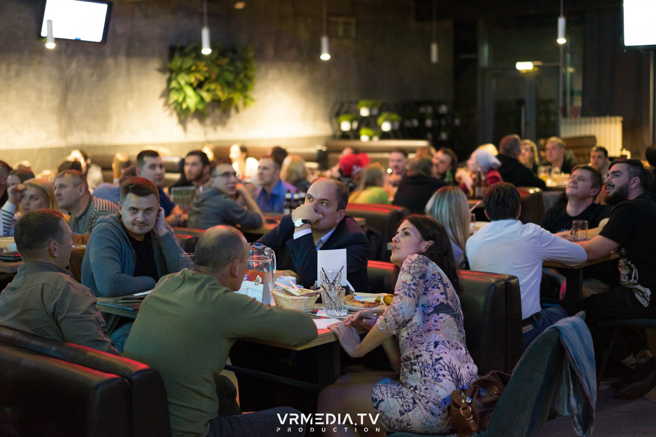 Эйнштейн Party в баре «Друзья»