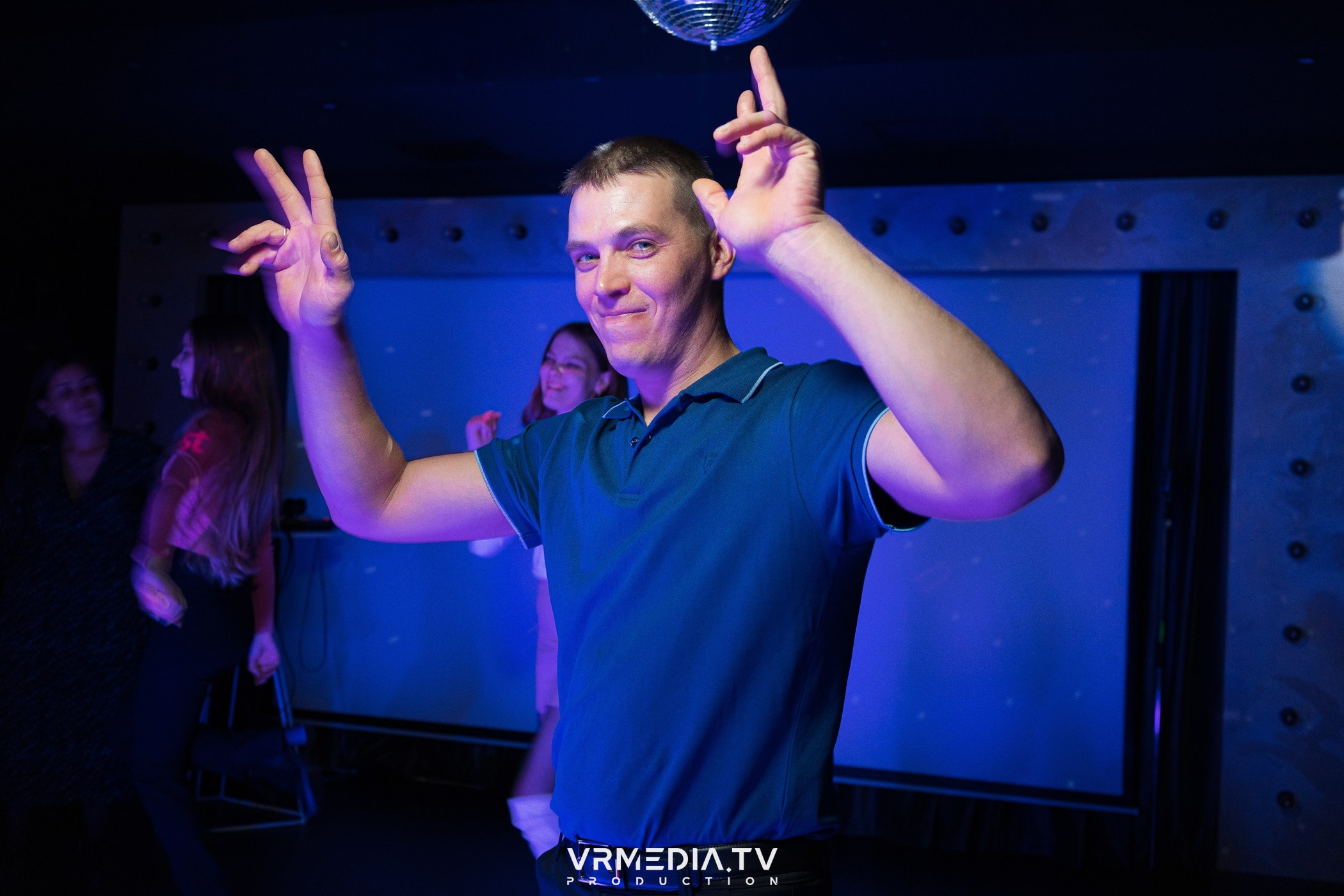 Dance в караоке-баре «Volna»