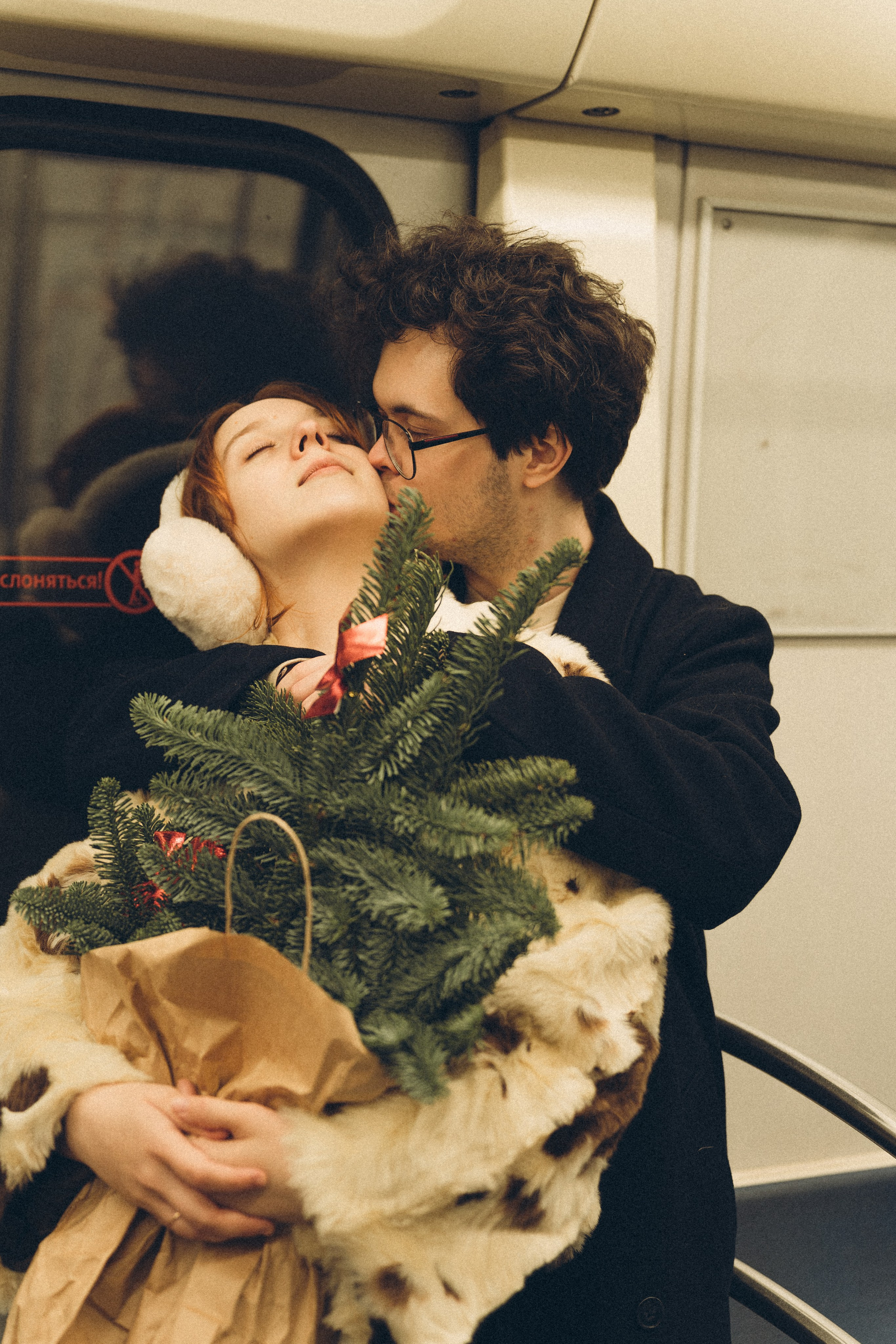 НОВОГОДНЯЯ ФОТОСЕСИИЯ ПАРЫ В МЕТРО ЛЮБОВЬ. Профессиональный фотограф, Санкт-Петербург — Виктория Богомолова