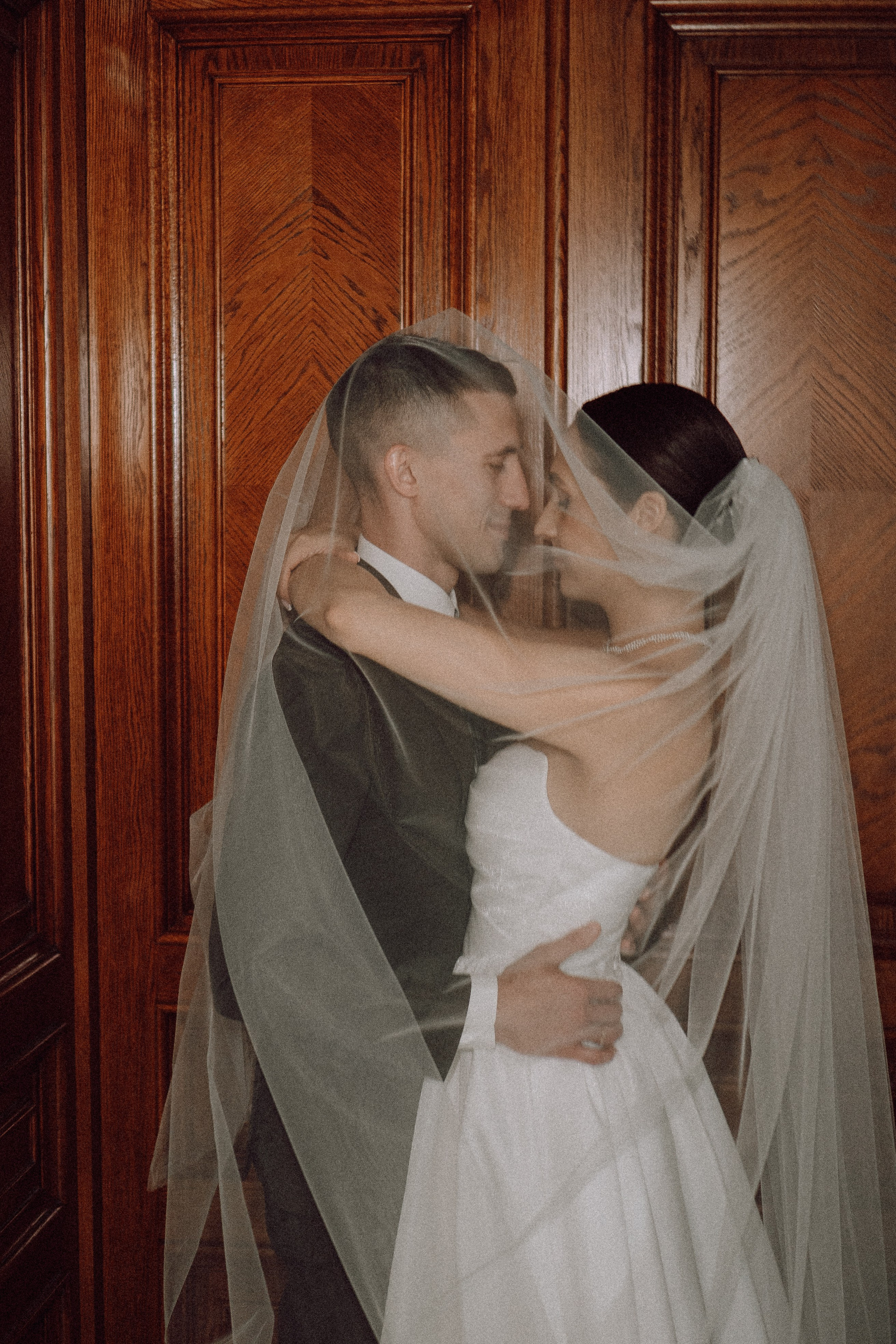 СВАДЕБНАЯ ПРОГУЛКА В САНТК-ПЕТЕРБУРГЕ (ИСАКИЕВСКИЙ СОБОР, ЗИМНЯЯ КАНАВКА, ЭРМИТАЖ И БОЛЬШАЯ МОРСКАЯ УЛИЦА). Профессиональный фотограф, Санкт-Петербург — Виктория Богомолова