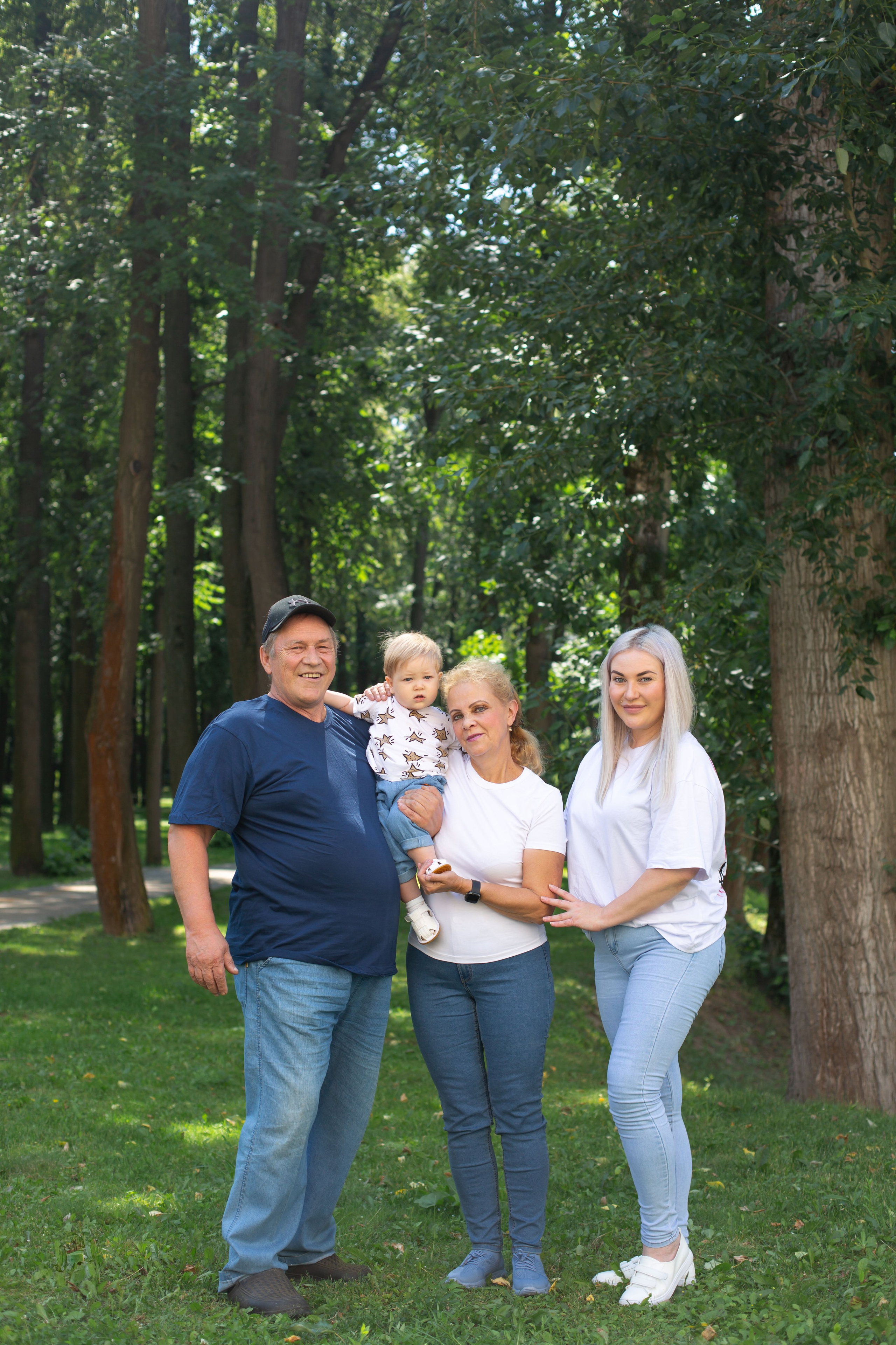 Семейная фотосессия Святослава в парке. Семейный и детский фотограф Анна Петракова