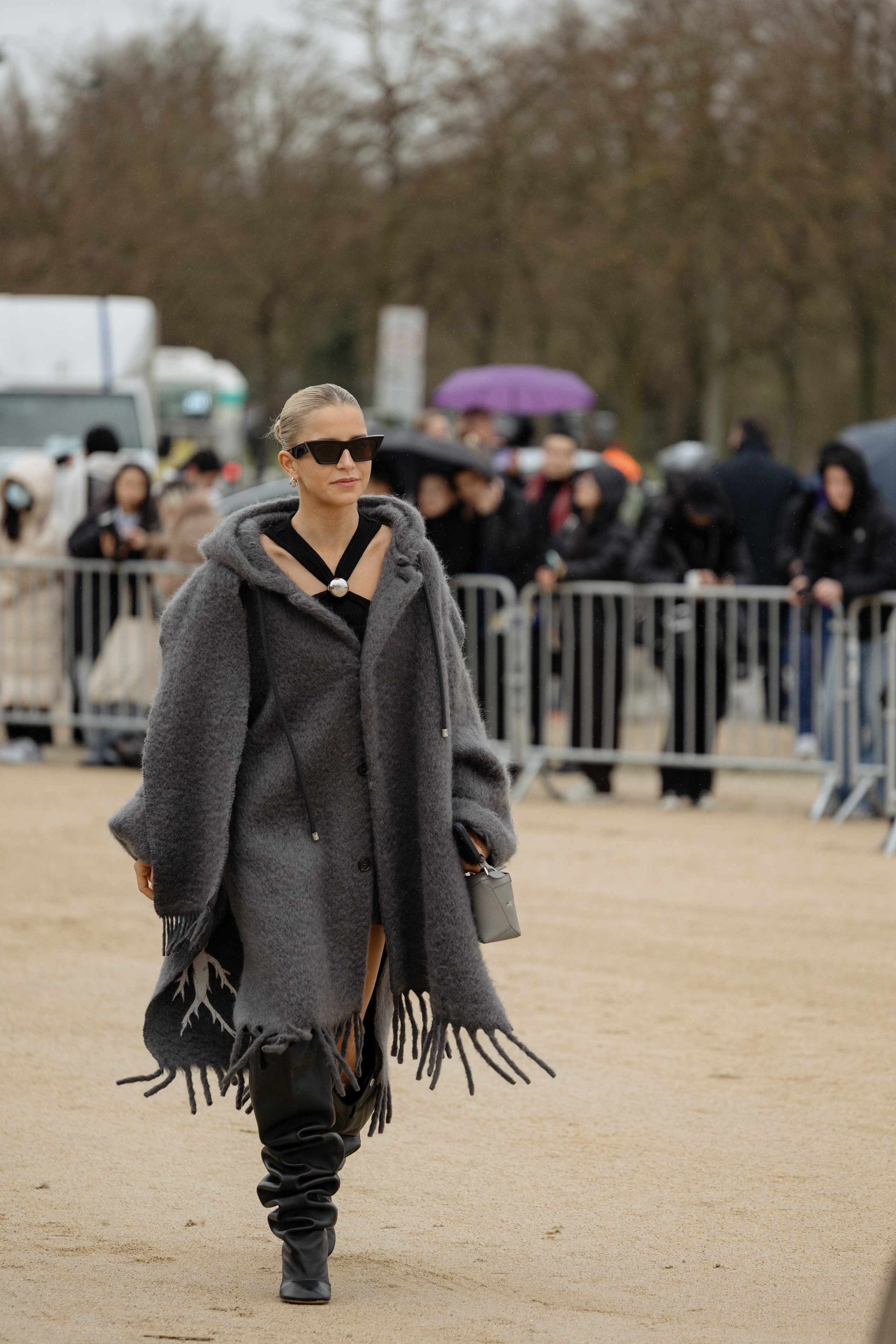 LOEWE PFW WOMENSWEAR FALL-WINTER 24/25. Photographer in Milan Ivan Goncharov