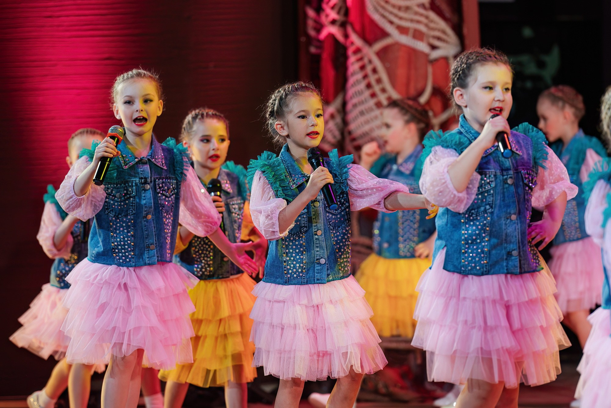 Отчетный концерт Образцового коллектива Алтая театра эстрадной песни «Созвездие». Свадебный и репортажный фотограф Никита Сницарев в Барнауле