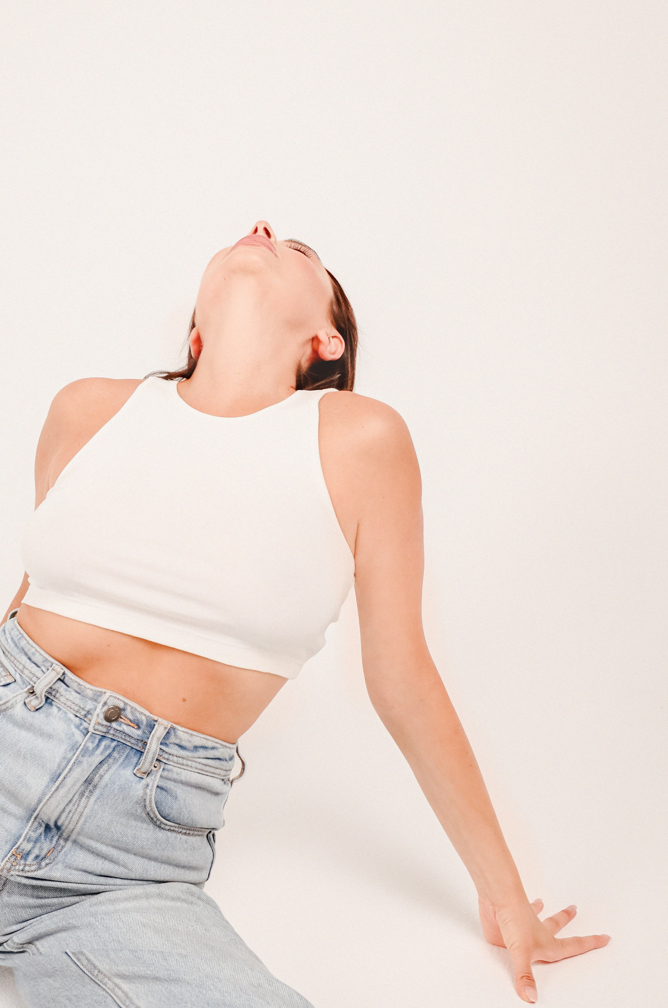 Olga and studio minimalism. Family, portrait, content photo in Costa Rica Evgeniya Besprozvannykh