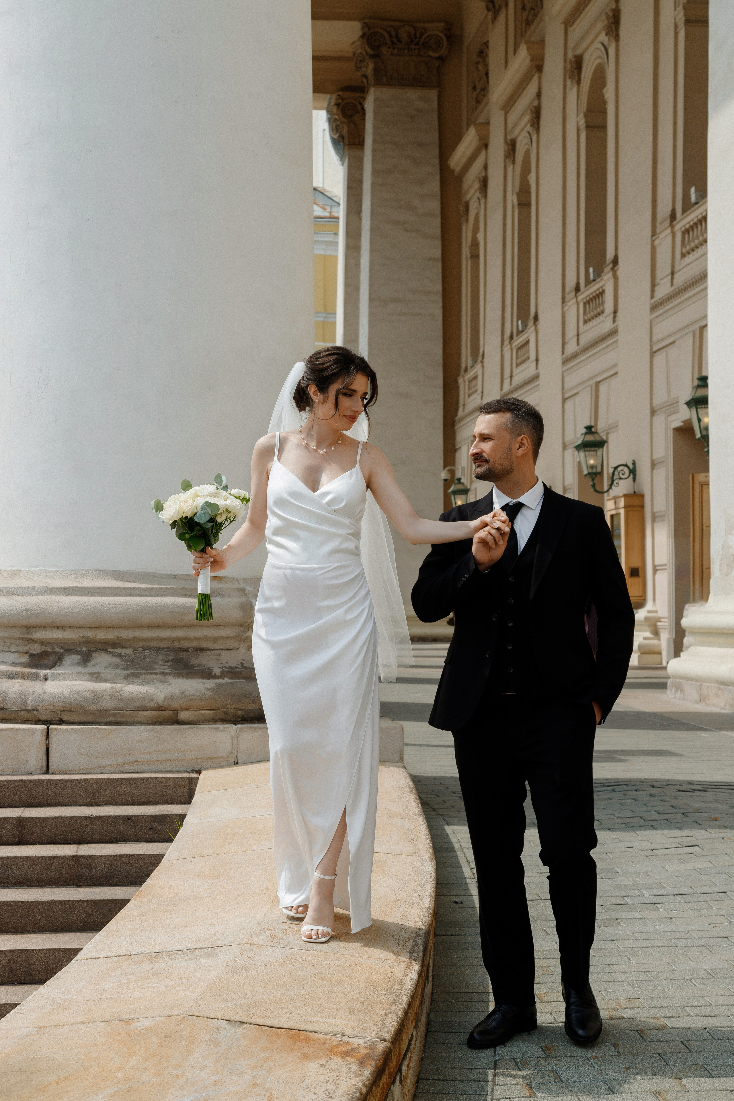 Свадебная фотосессия около Большого Театра. Фотограф Александра Сыщенко