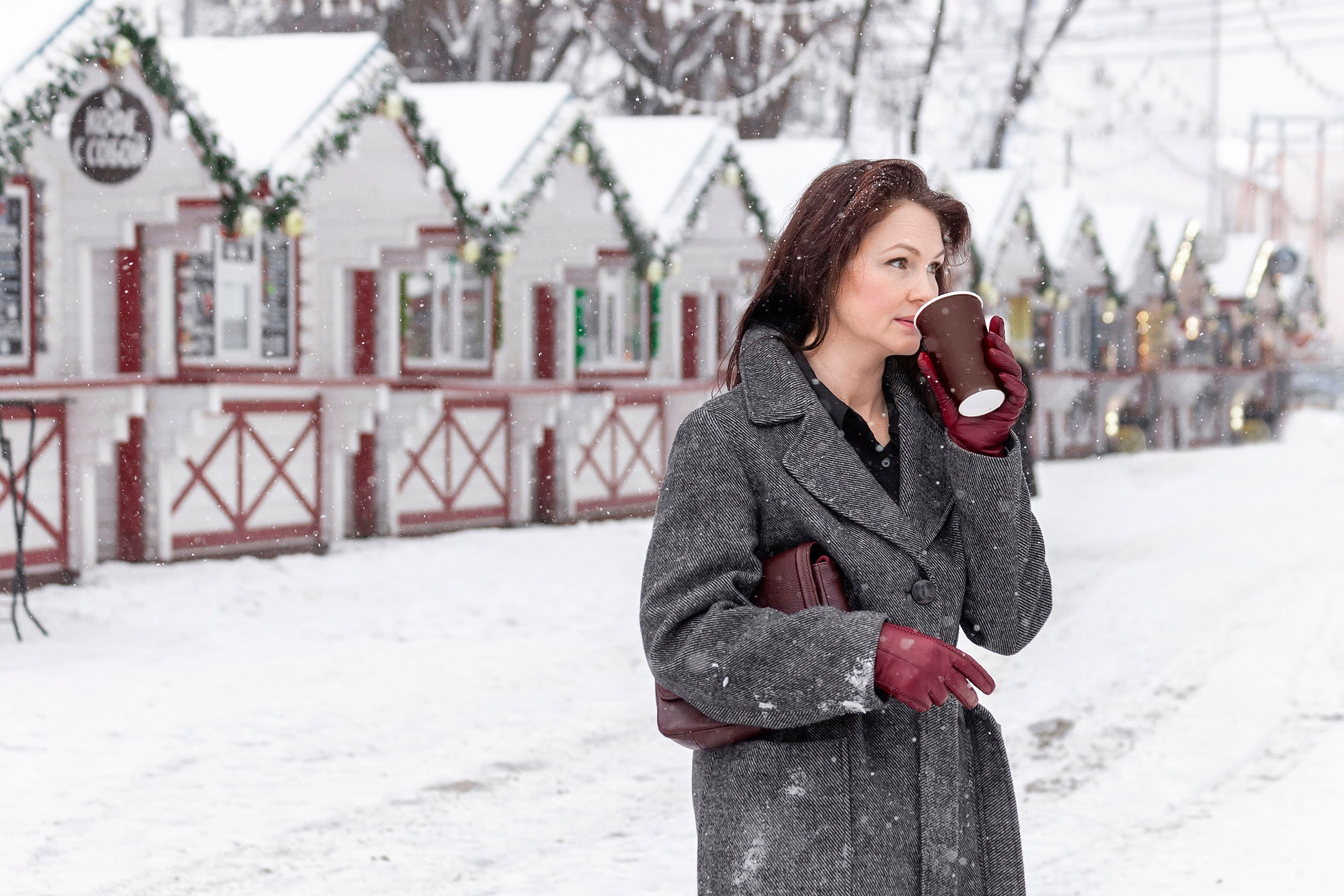 Девушка на фоне торговых домиков - фотограф Янкаускене Наталья