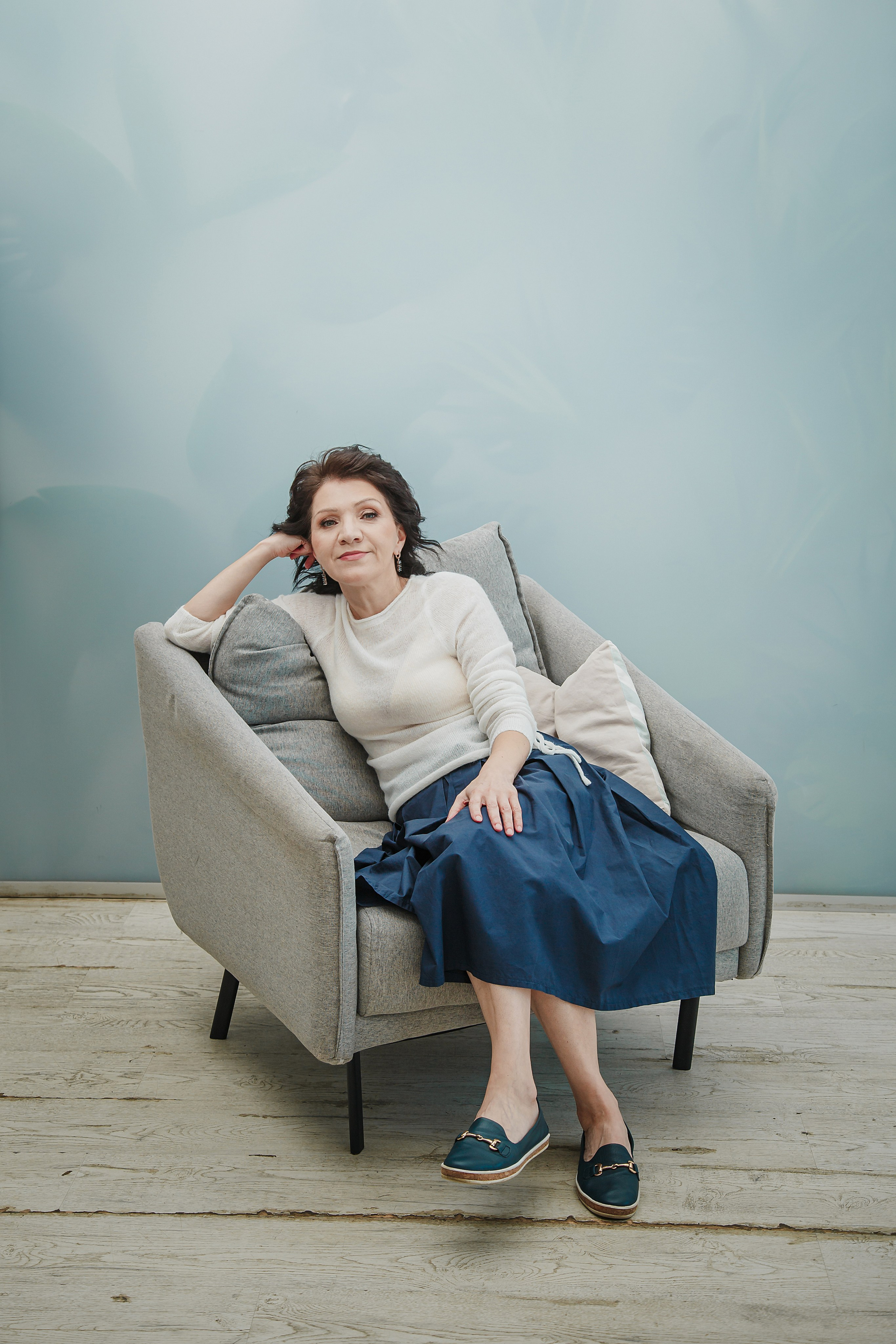 Женский коуч в светлой студии — брендовая фотосессия в Москве, Портрет женского коуча в деловом образе — фотосессия для личного бренда, Фотосессия для эксперта в офисной локации студии Москва, Женский коуч в повседневном образе — контент для соцсетей, Профессиональный бренд-фотограф в Москве — женский коуч, Образ женского коуча для сайта и продвижения в соцсетях, Разнообразные образы на брендовой фотосессии для эксперта, Светлая студия с офисными локациями — фотосессия для коуча, брендовая фотосессия для эксперта, фотосессия для женского коуча, бренд-фотограф Москва, фотосессия личный бренд, фотосессия для сайта, фотосессия для соцсетей, фотосессия для продвижения, фотосессия в студии Москва, фотосессия для эксперта Москва, профессиональная фотосессия для коуча. Катерина Сысуева, Рина Сысуева, rina_sphoto