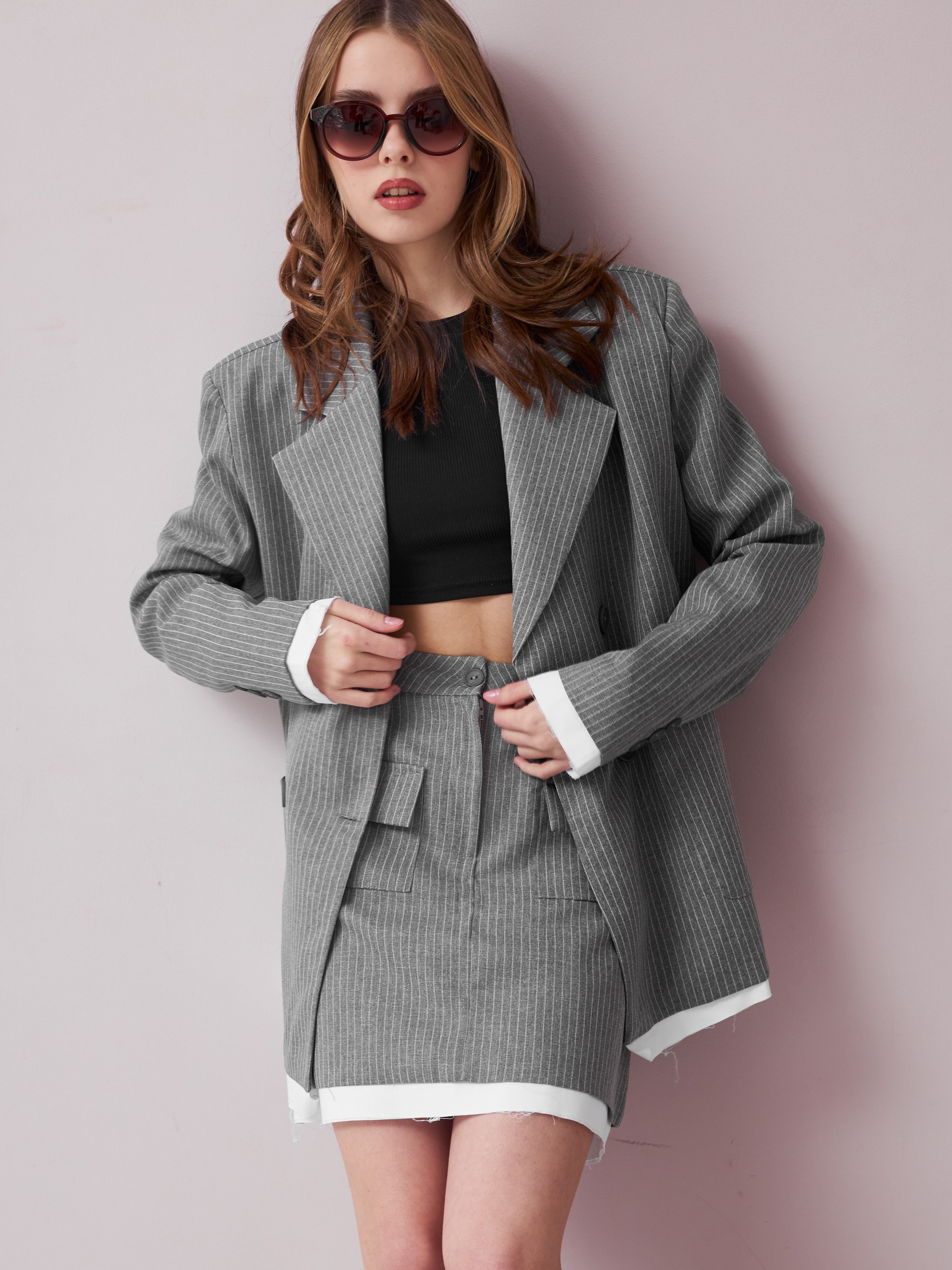 Фотосъемка костюма с юбкой пиджаком Екатеринбург Wildberries ВБ Ozon Озон фотосессия одежды Екб заказать цена фотосъемка товара WB костюмы. Фотограф Екатеринбург Анастасия Жерновская | Маркетплейсы и нейрофото