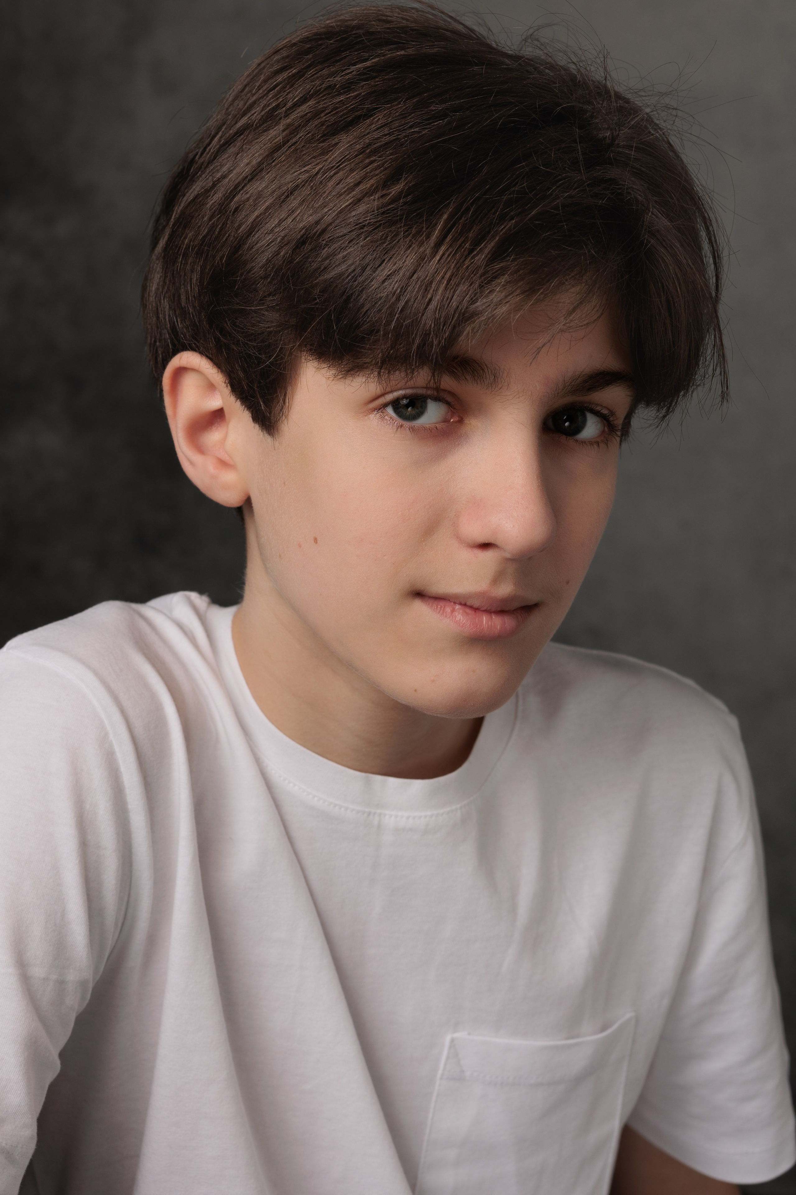 АРТЕМ. Я фотограф из Москвы к Вашим услугам