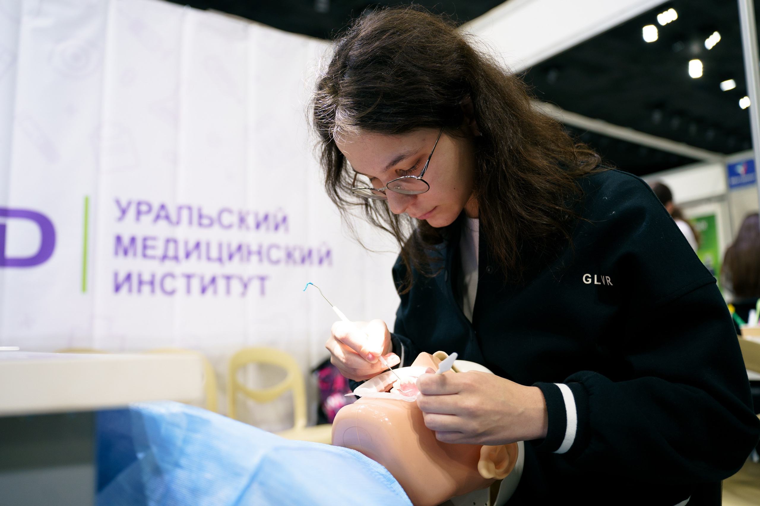 Выставка Абитуриент. Видеограф и Фотограф в Челябинске Ксения и Владимир Рюмины