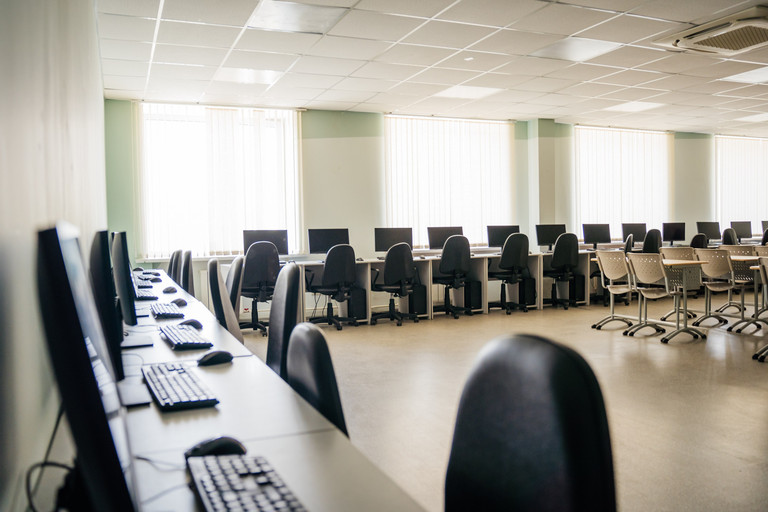 Съемка для Уральского медицинского колледжа ЮМЕД. Видеограф и Фотограф в Челябинске Ксения и Владимир Рюмины