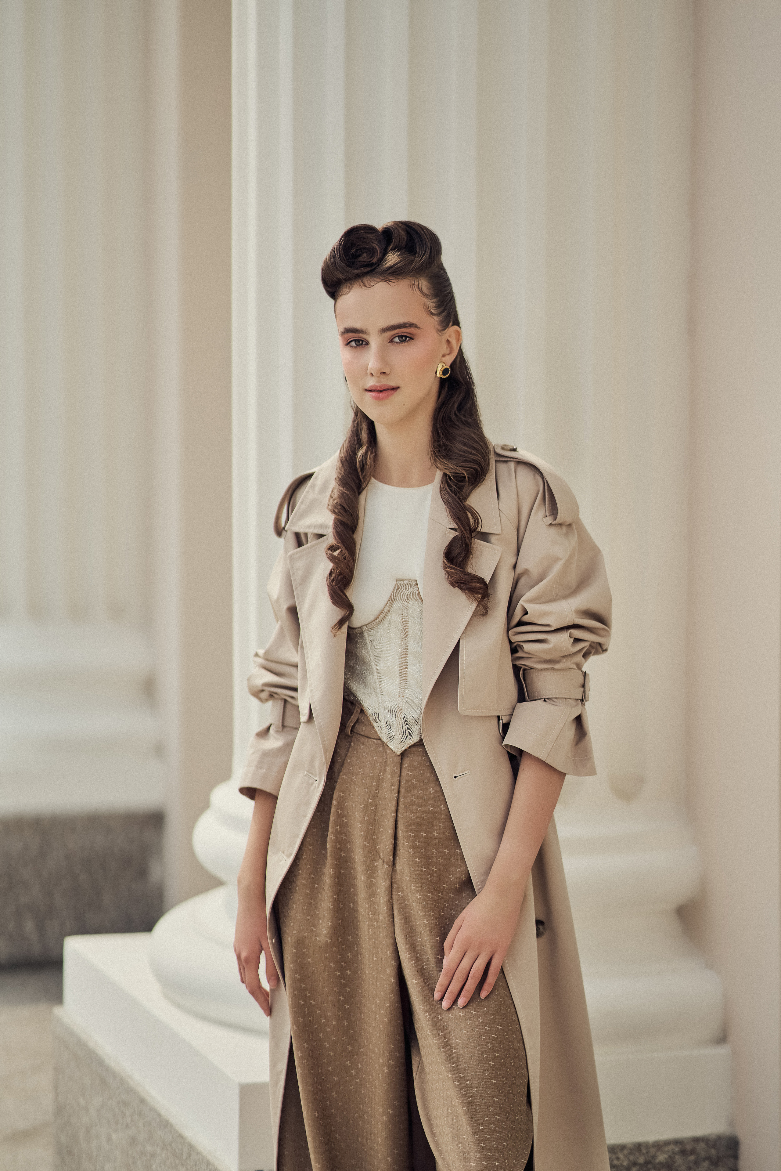 Фотосессия для L'Officiel Russia сентябрь 2022. Андрей Лоос фотограф стилист Москва