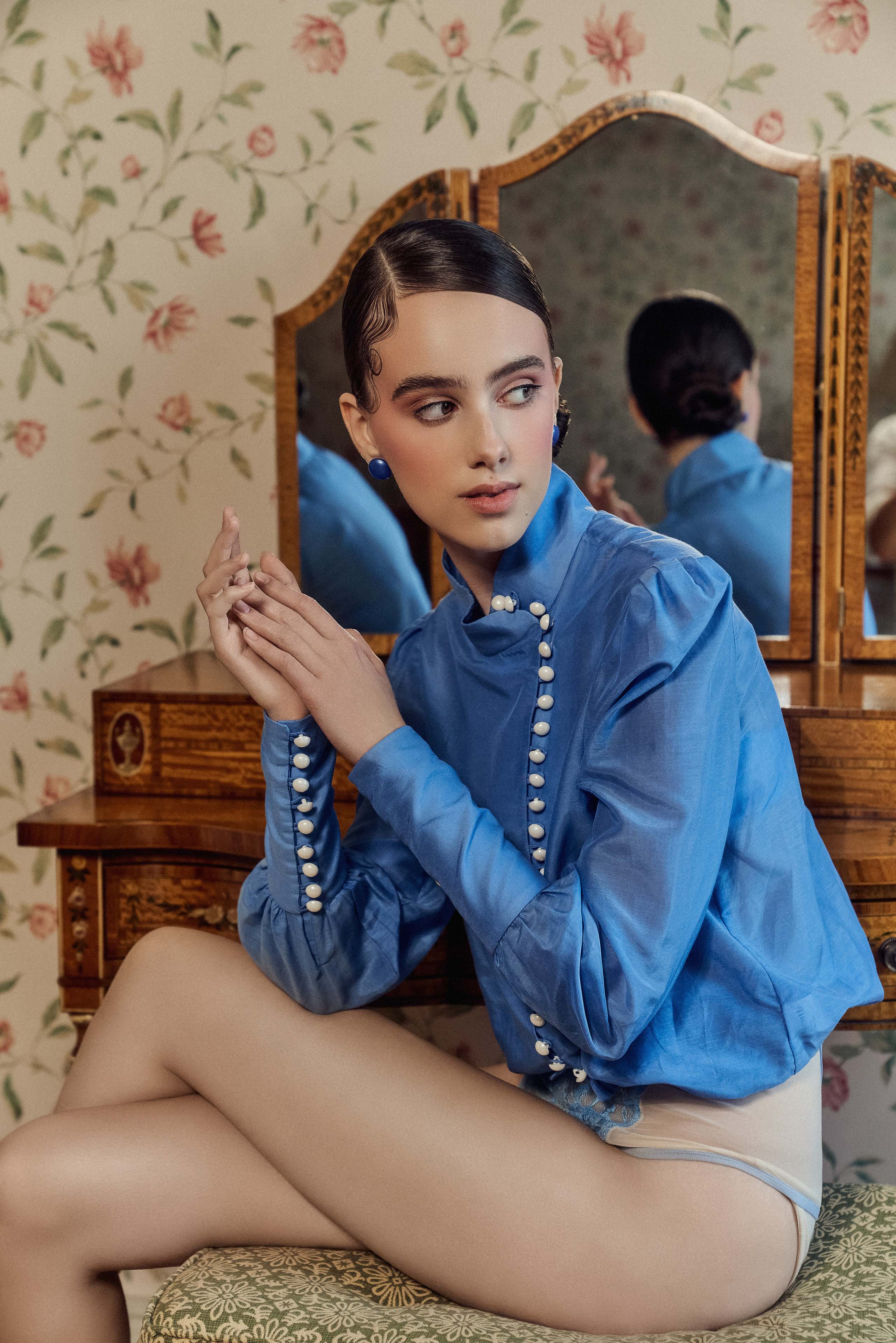 Фотосессия для L'Officiel Russia сентябрь 2022. Андрей Лоос фотограф стилист Москва