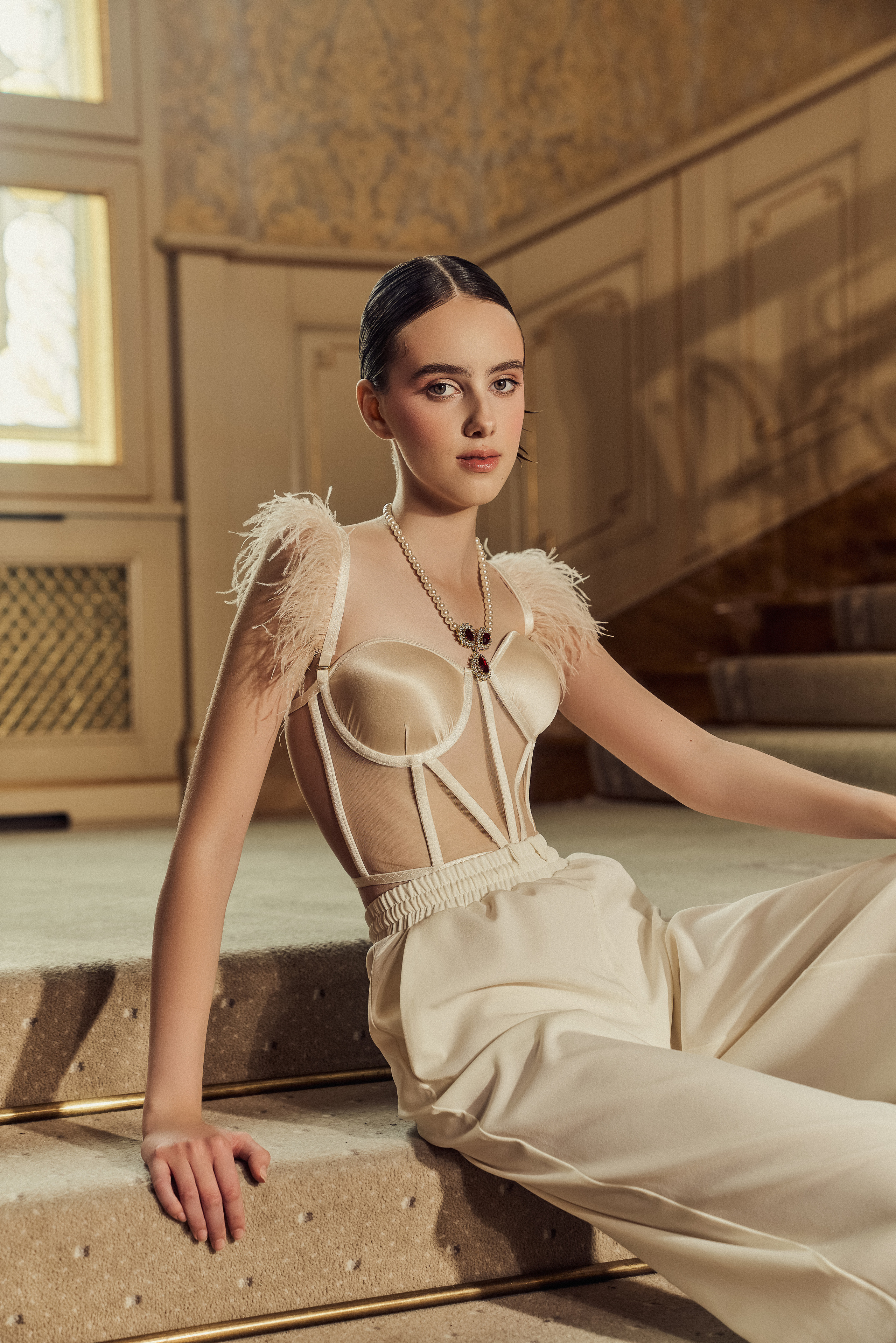 Фотосессия для L'Officiel Russia сентябрь 2022. Андрей Лоос фотограф стилист Москва