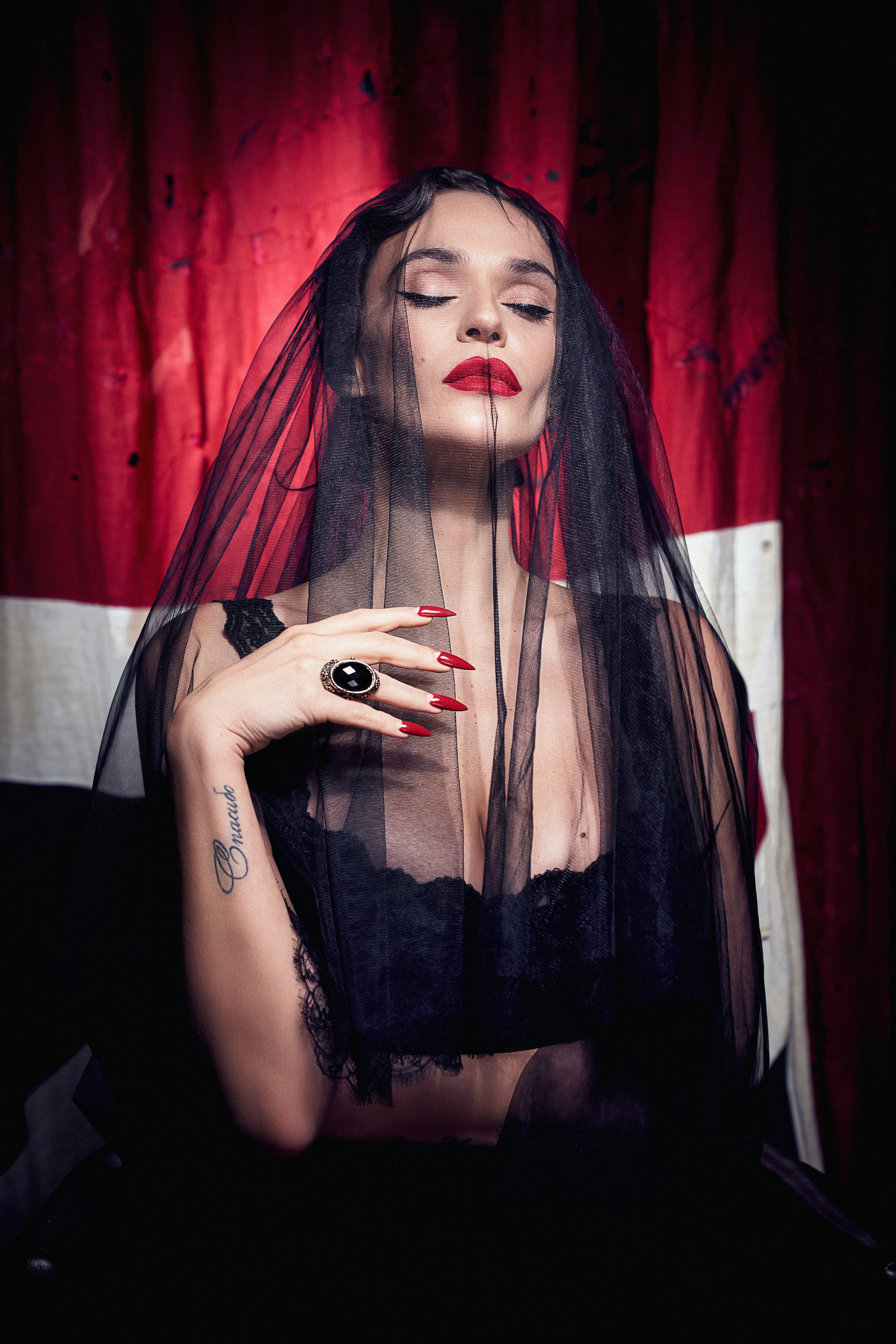 Съемка с Аленой Водонаевой для модного дома Yakuwich. Андрей Лоос фотограф стилист Москва