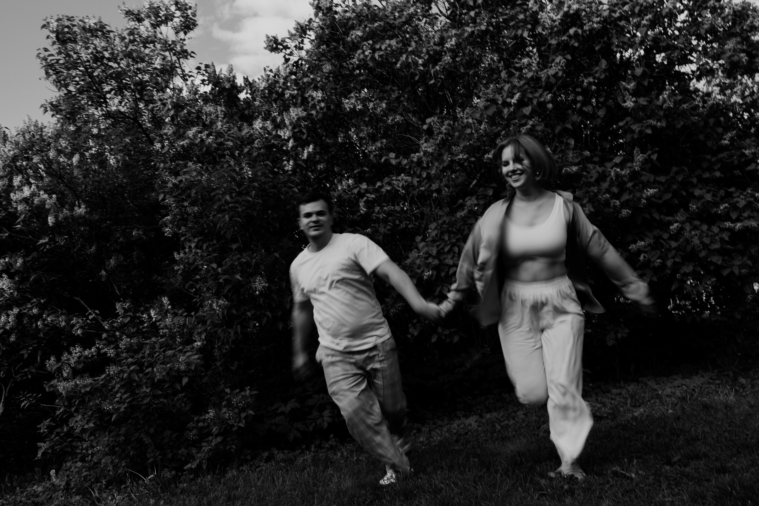 Фотосессия для пары в сиреневом саду. Фотограф Калагина Светлана