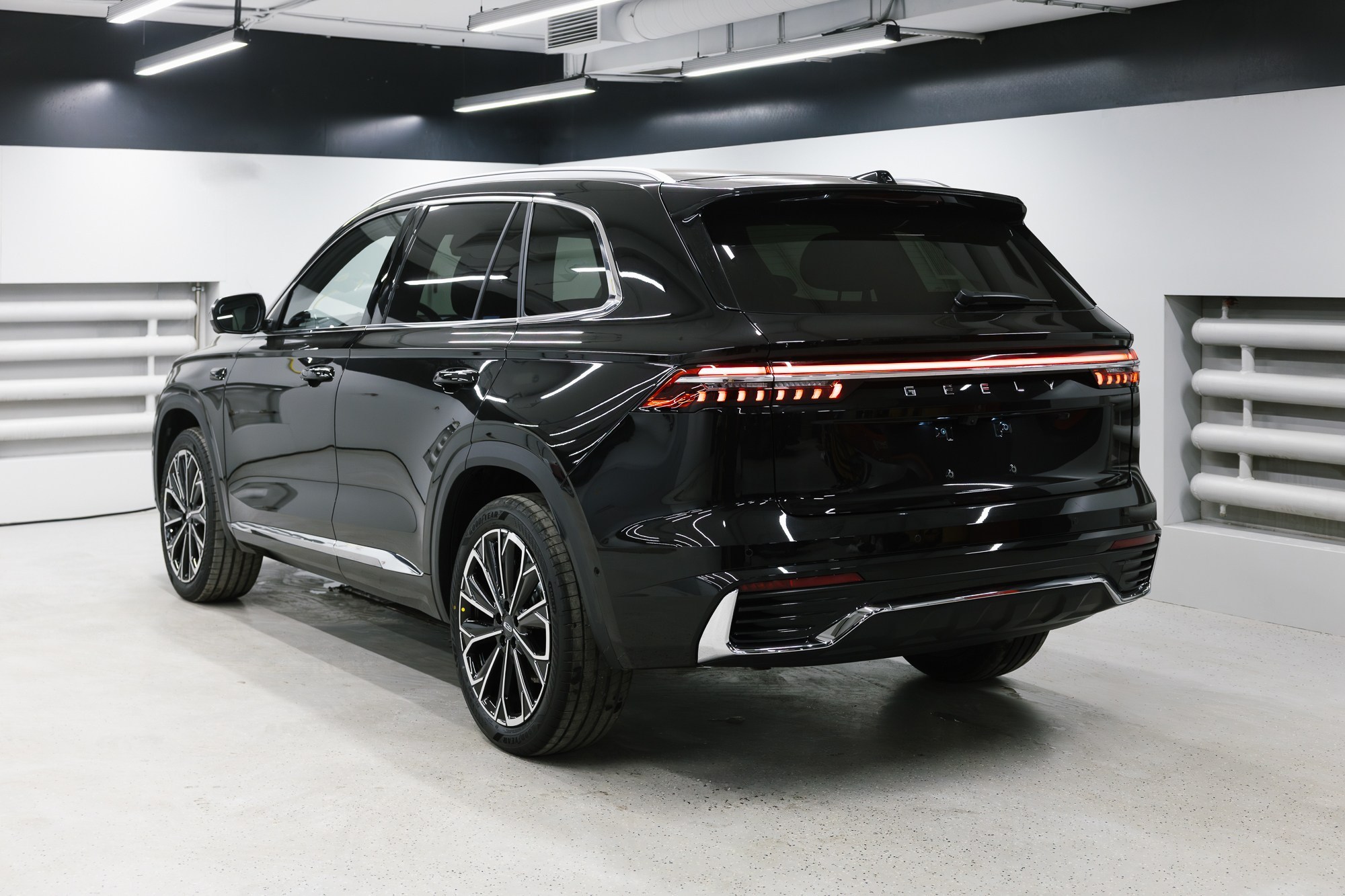 Geely Monjaro 2.0 4WD AT (238 л. с.). Автосалон «Х-Авто»