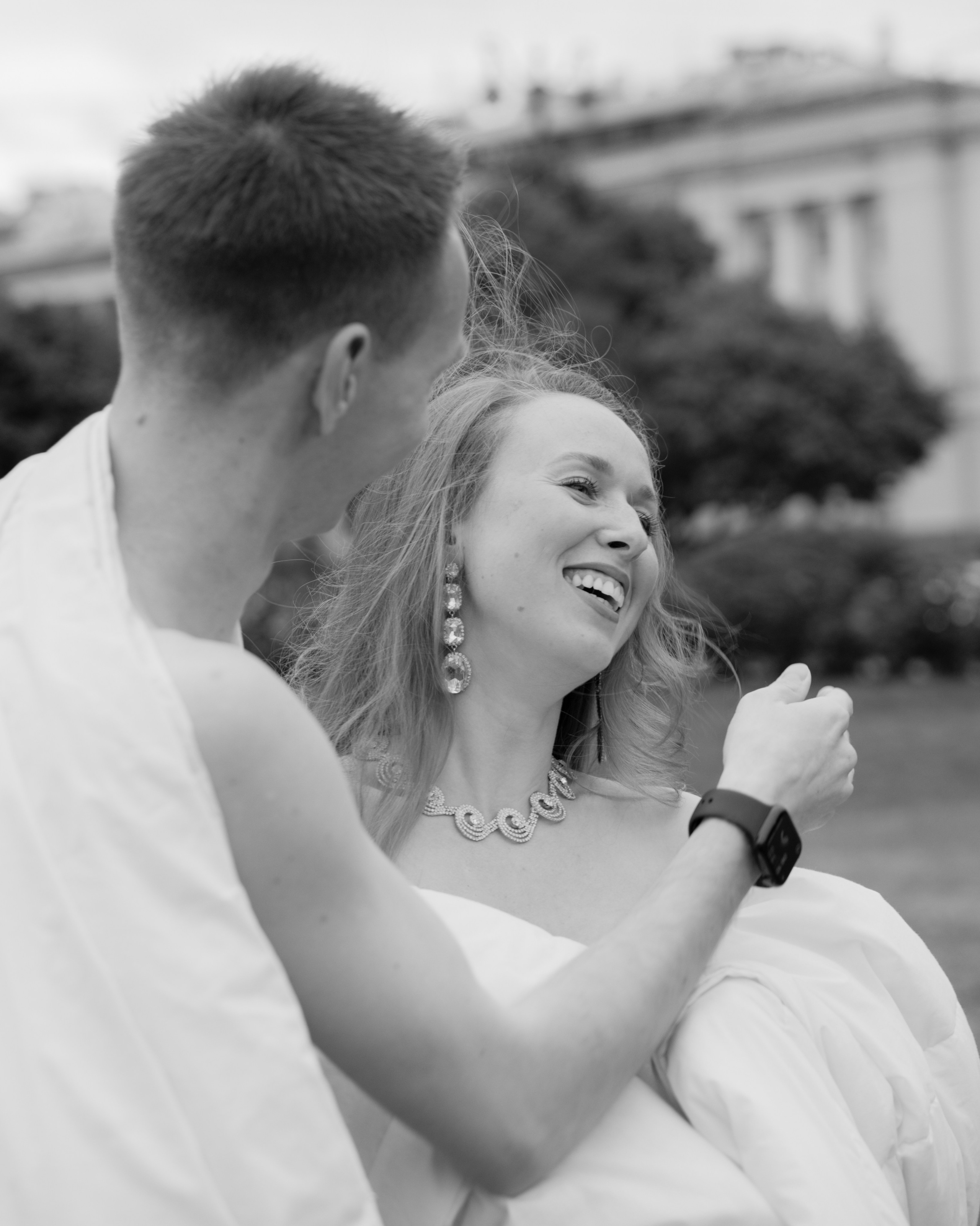 Лавстори прогулка в одеялах по ночному городу летом в Санкт-Петербурге. Фотограф в Санкт-Петербурге Вагнер Юлия