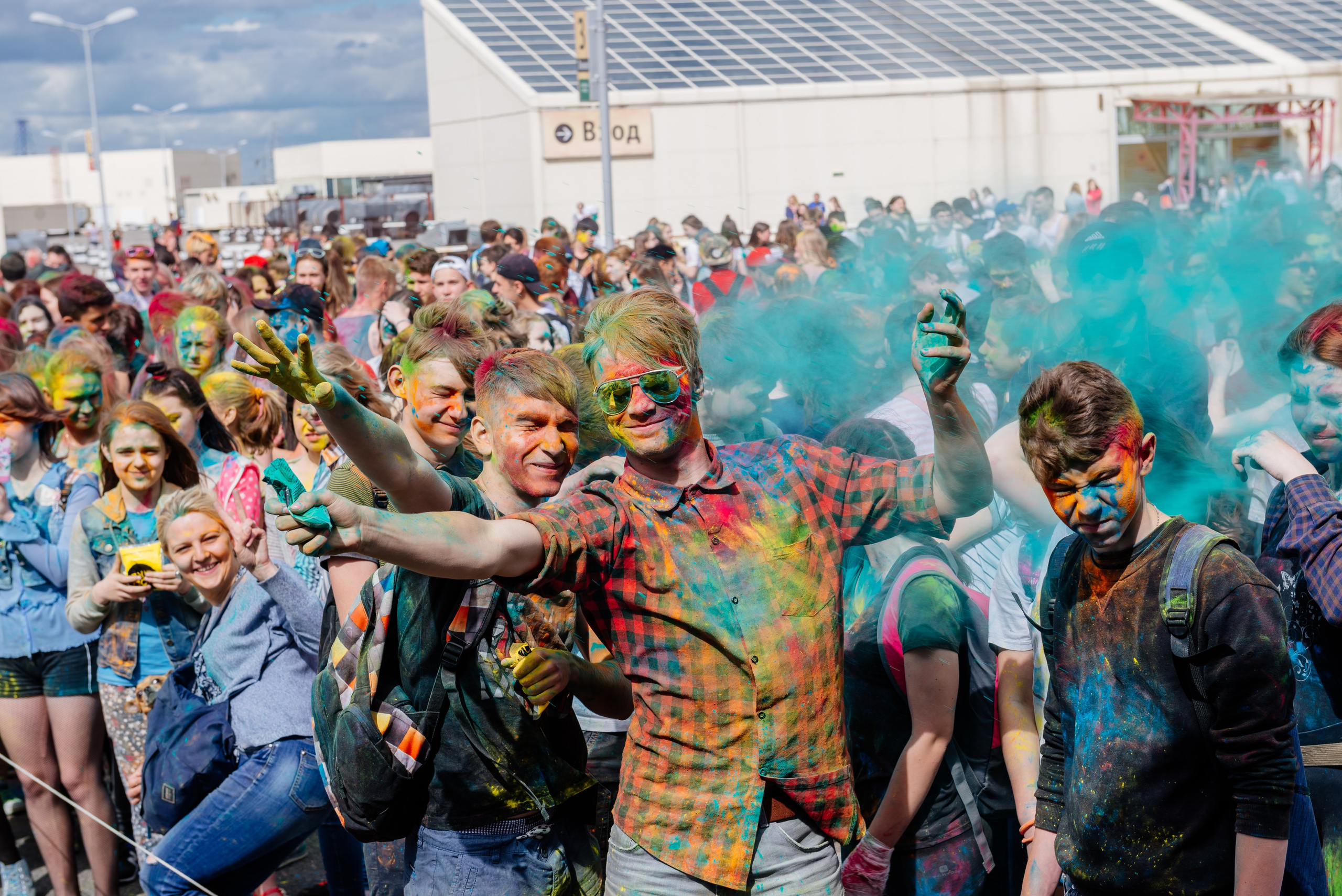 Фестиваль красок Holi. Москва, МО. Фотограф LANA STIL. Семейный, репортажный фотограф, студия. Женский, мужской портрет. Фотографирую территориально в г. Королев, Москва, МО