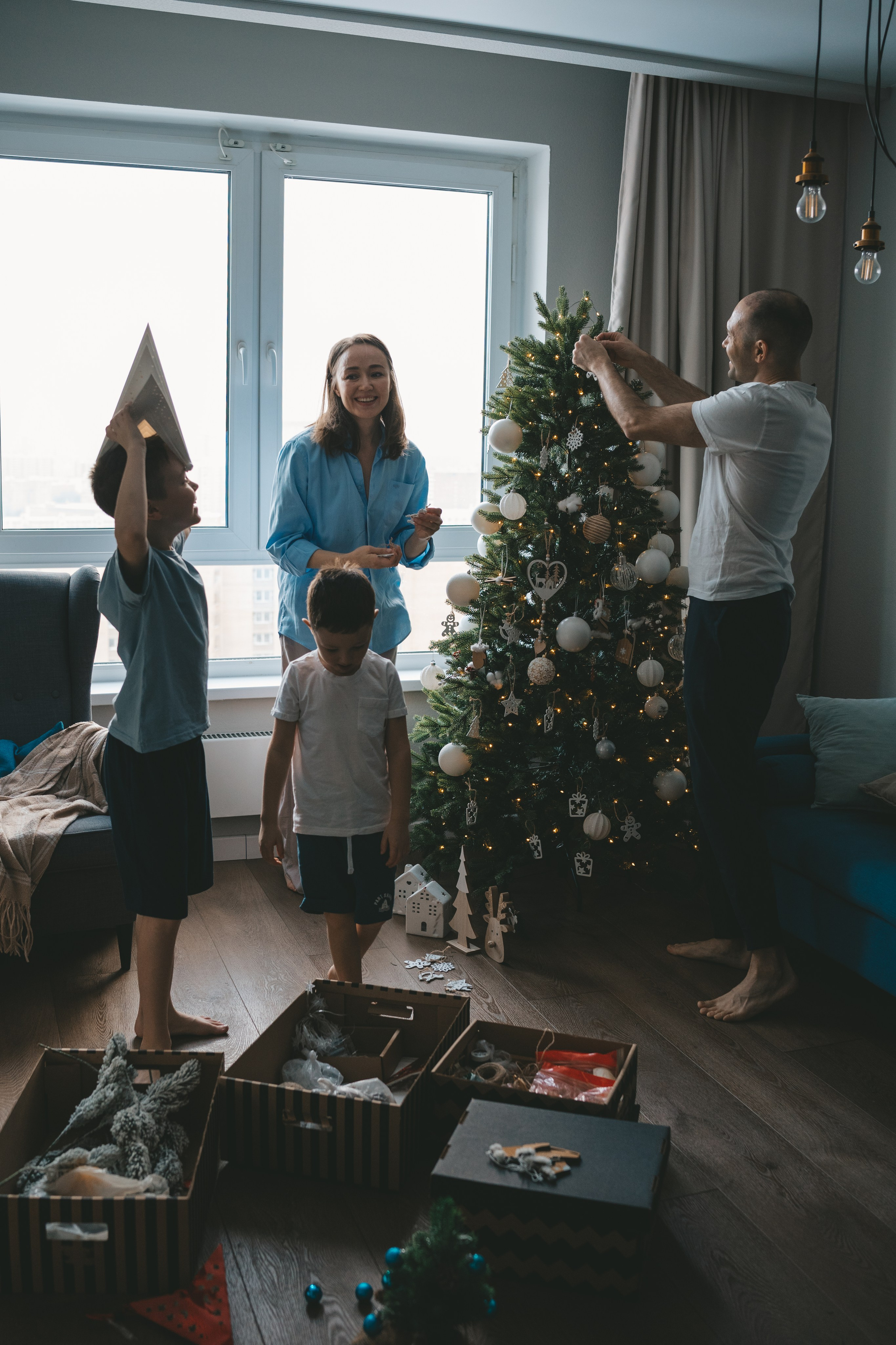 Новогодняя семейная съемка с двумя детьми. Фотограф Екатерина Канчалаба