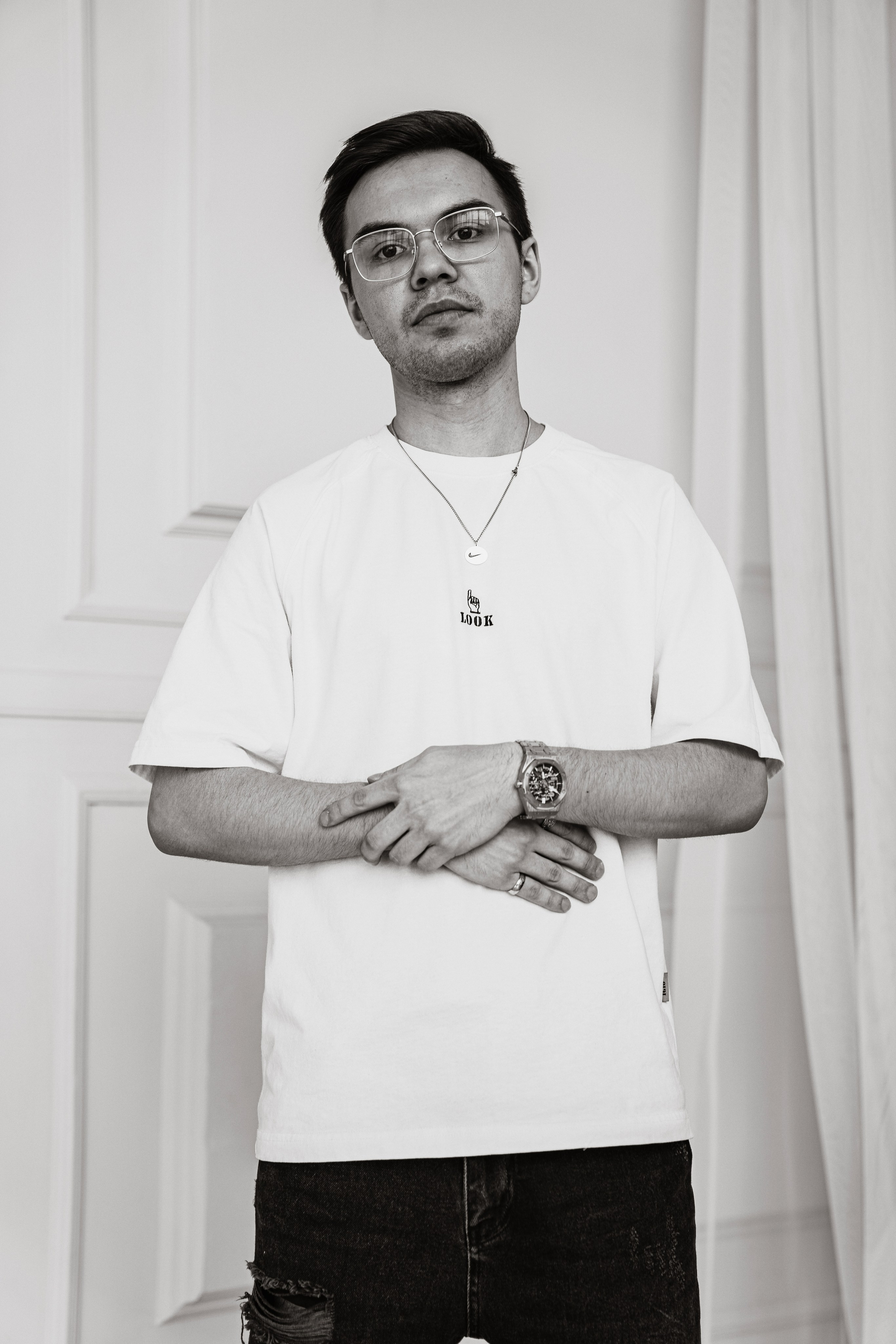 Антон 17.03. Идеальные портреты для соцсетей — Фотограф Ленар