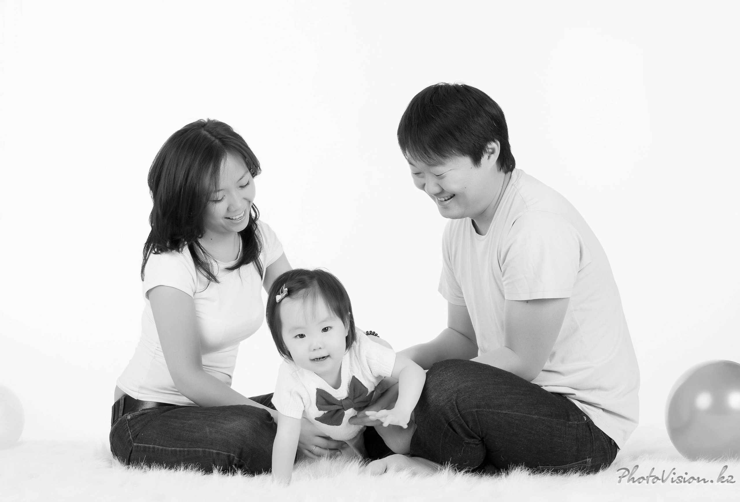 Фотосессия семейная. Фотостудия Алматы. Семейная и детская фотостудия Family studio.Фотограф Алматы