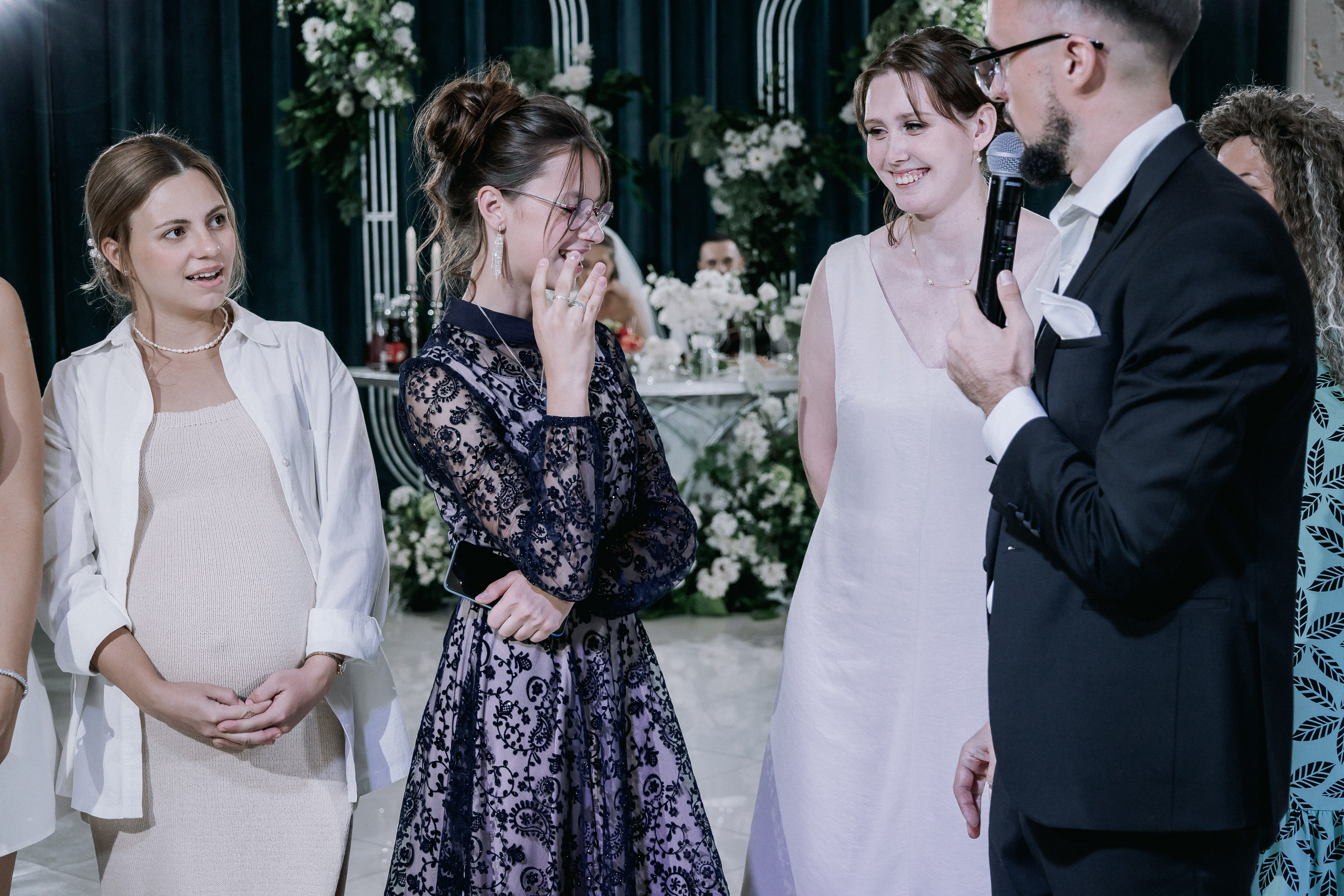 Свадебная прогулка. Эвелина и Дмитрий. Свадебная фотография. Арина Рубах