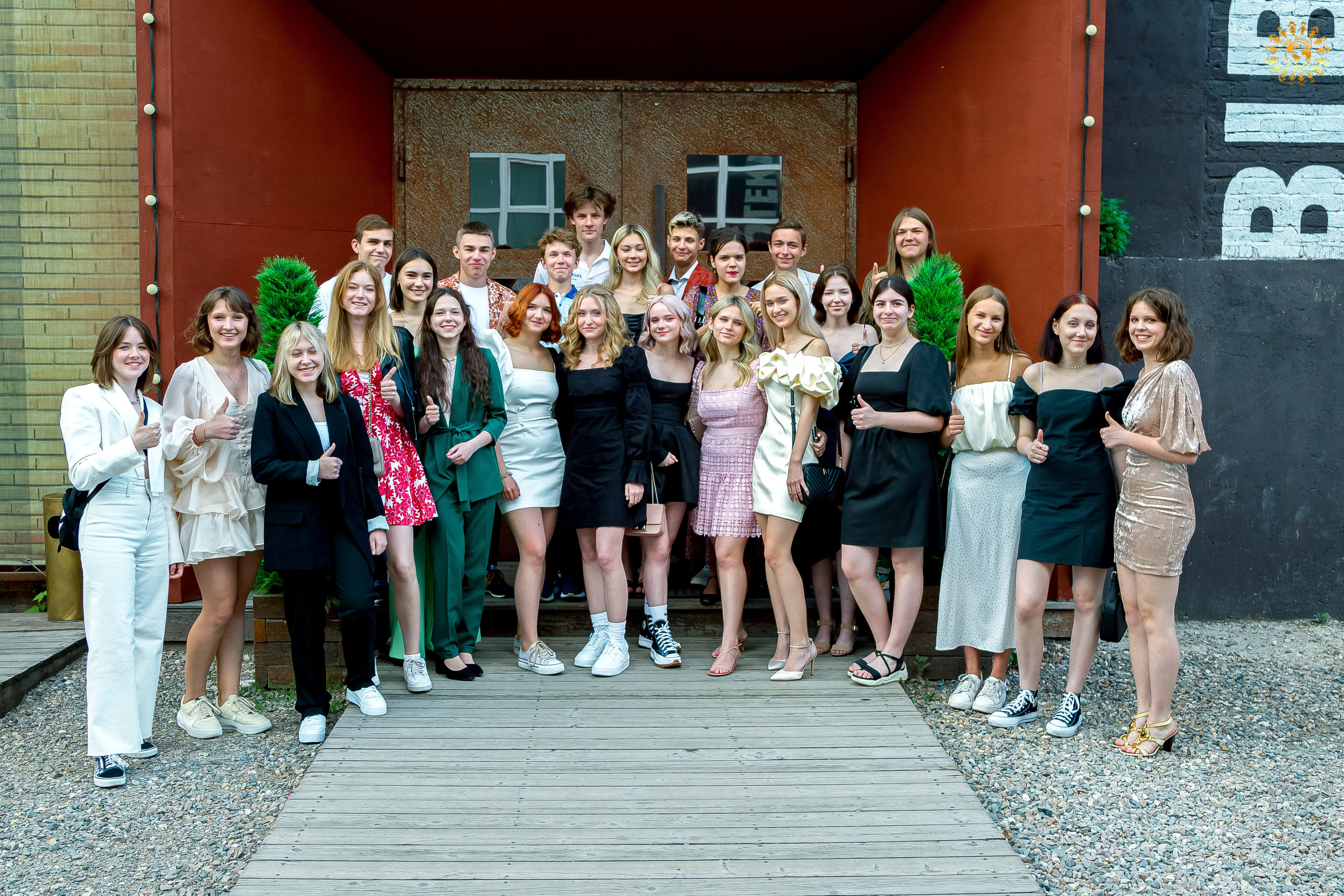 Выпускной 2023 (Школа 548; 9 Ж класс) AG Loft «Библиотека», Москва. Репортажная съемка в Москве и области. Анималистика