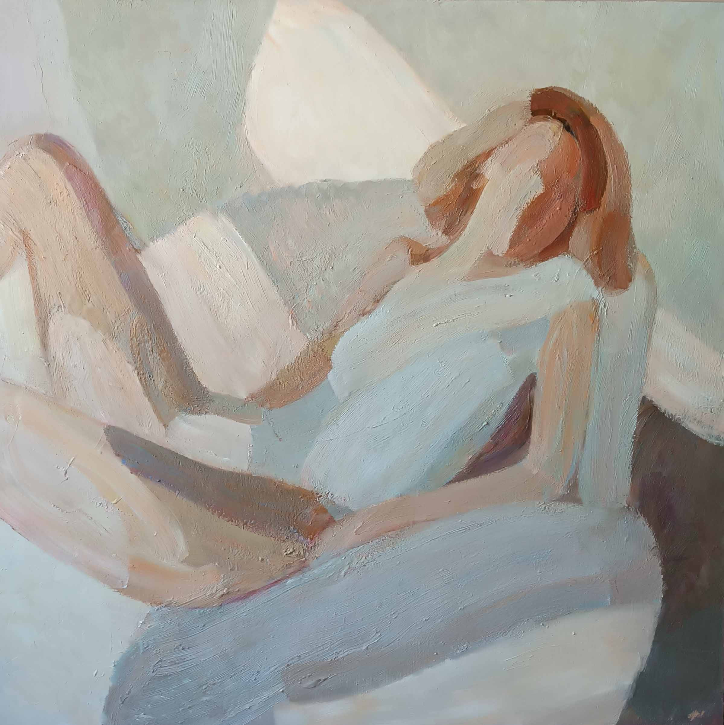 Девушка в лучах теплого солнца