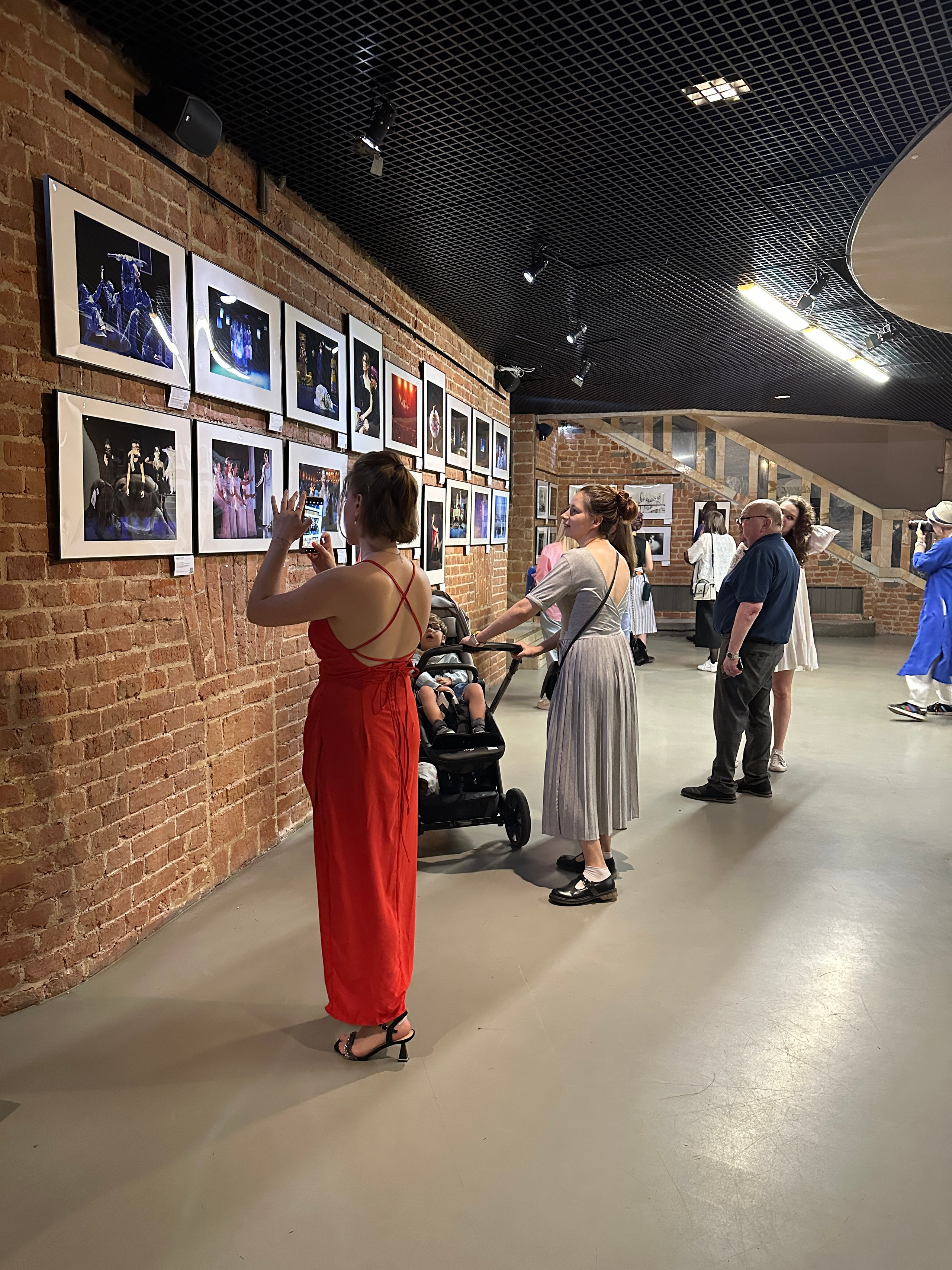 МОЛОДОЙ ТЕАТР. Reportage, architectural, fine art photographer Lena Melnikova in Moscow