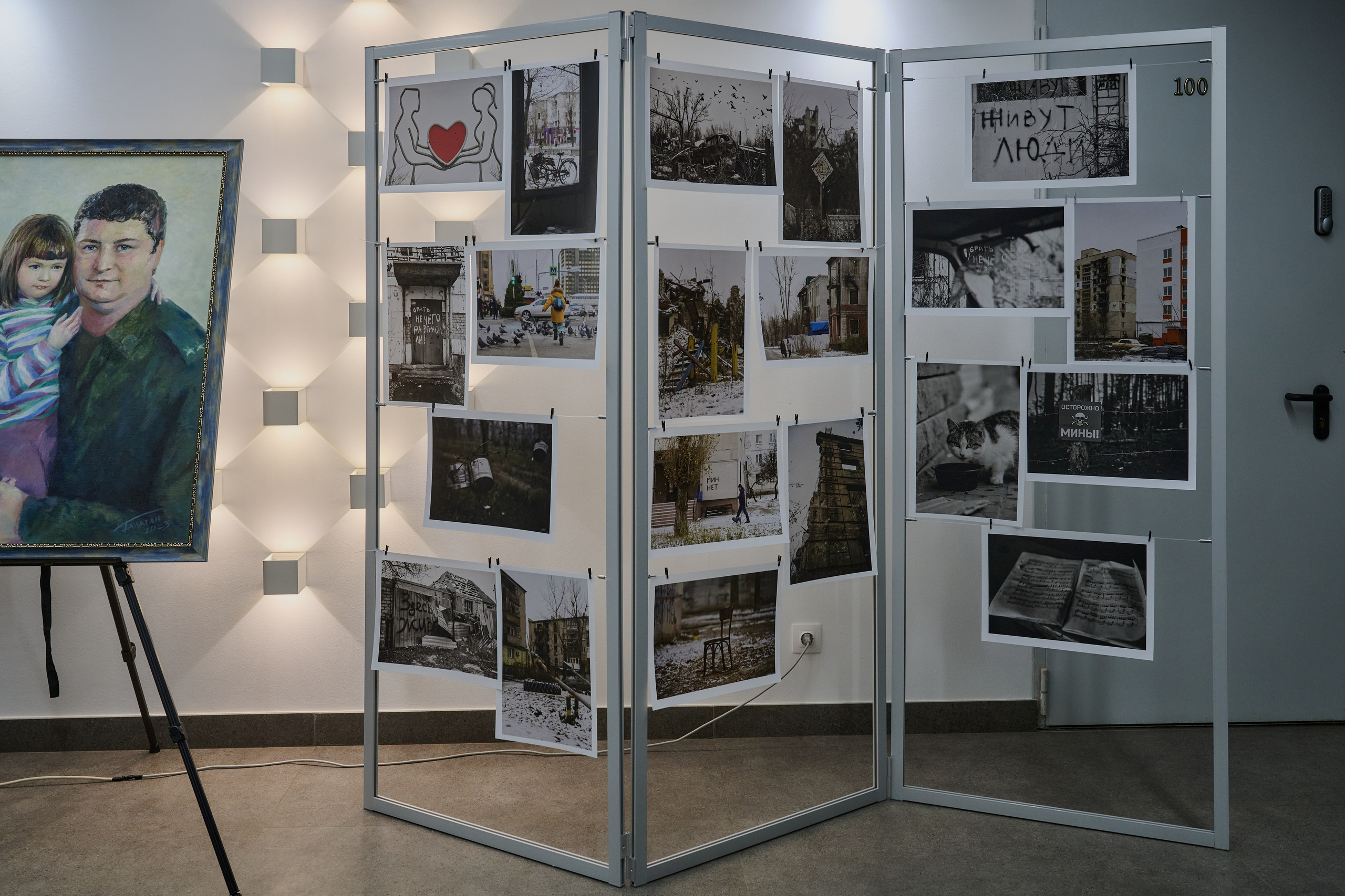 Фотовыставка «Территории» в Росгеолфонде. Фотограф Роман Адлер